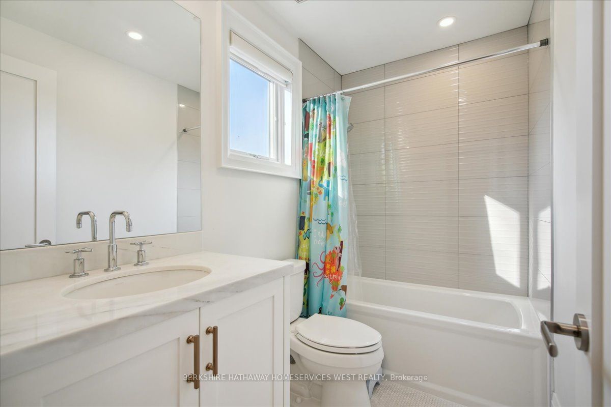 336 Robinson St, unit 2 for sale - image #29