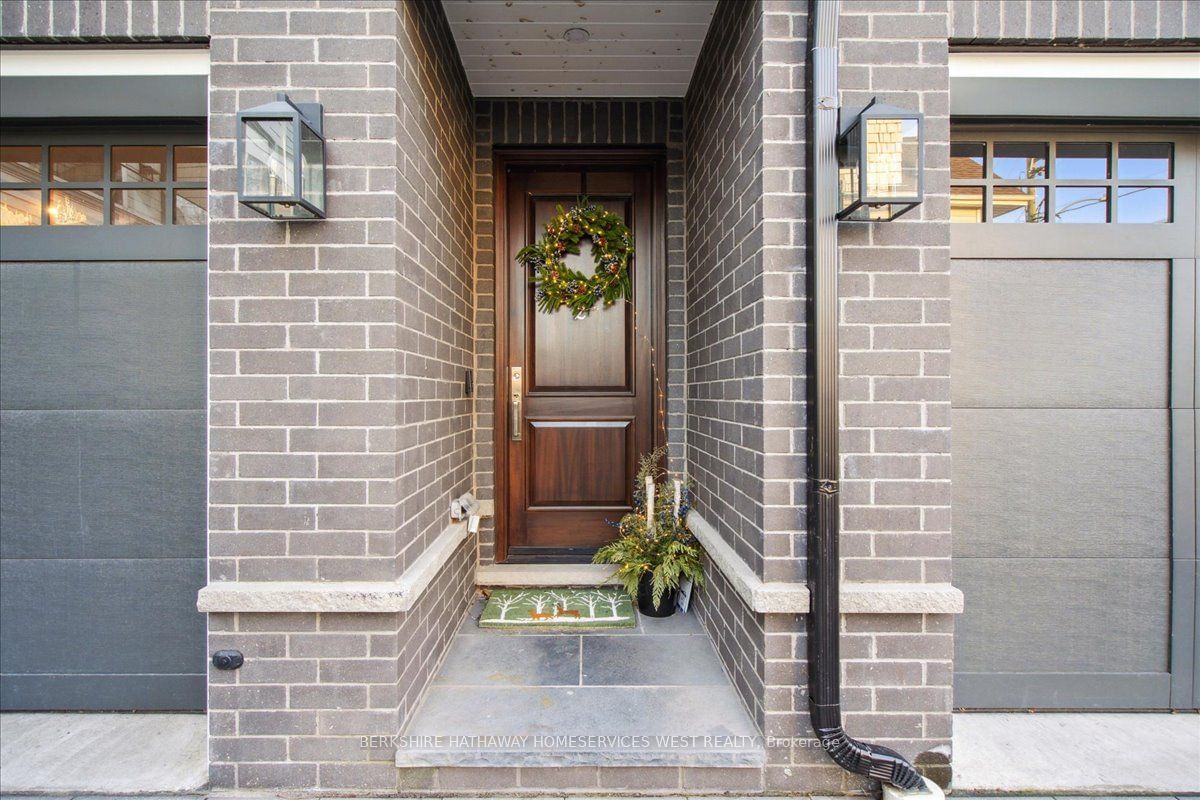 336 Robinson St, unit 2 for sale - image #3