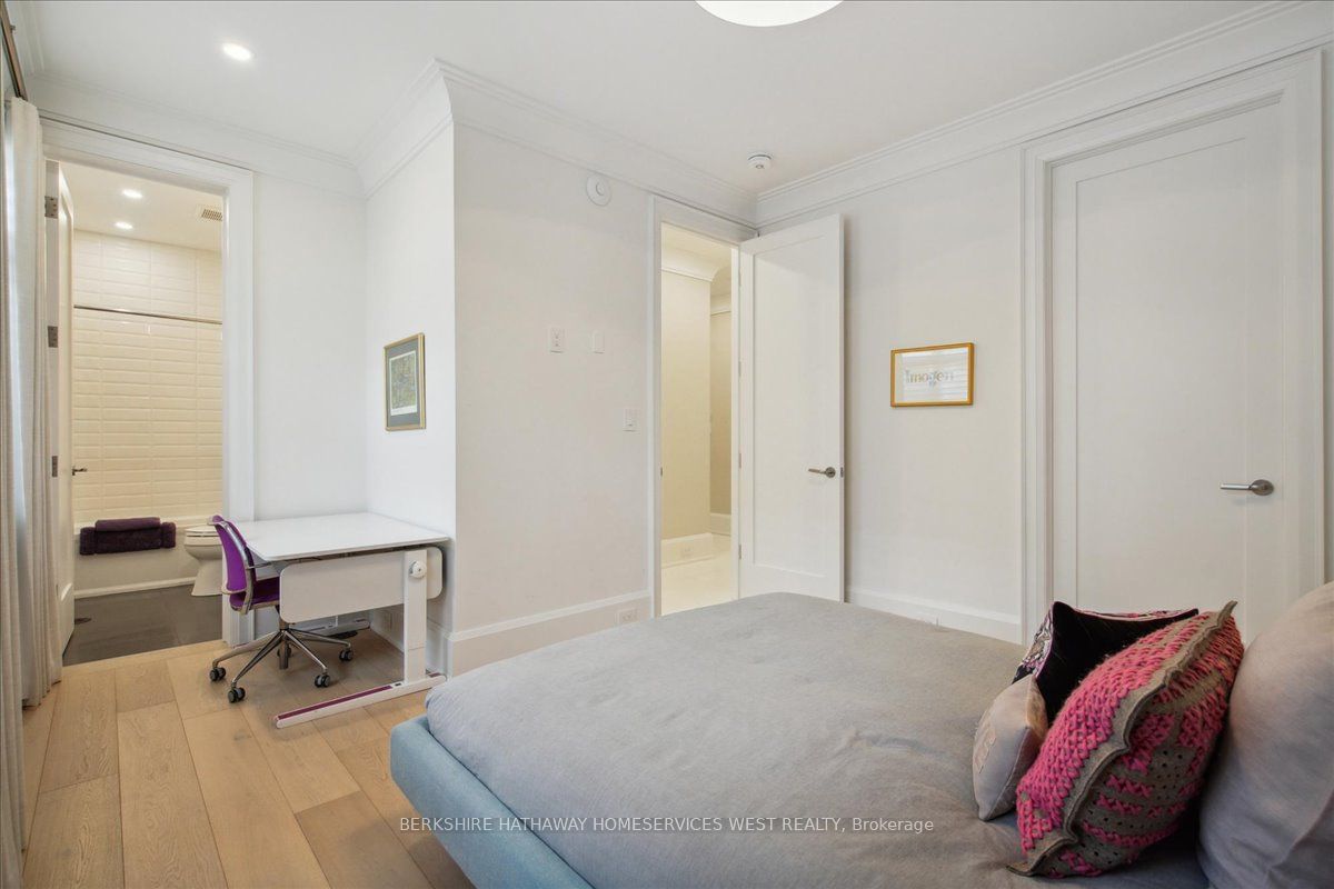 336 Robinson St, unit 2 for sale - image #31