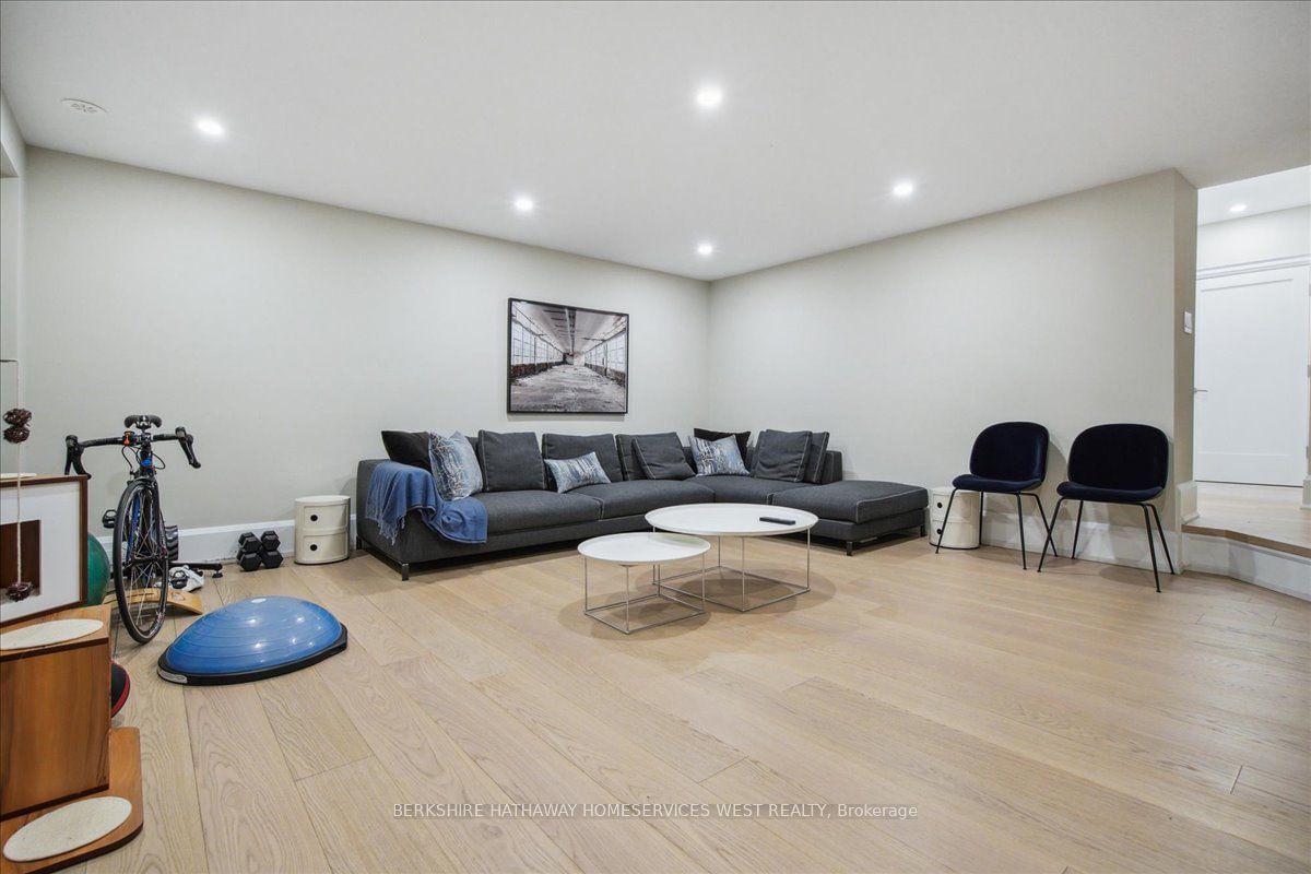 336 Robinson St, unit 2 for sale - image #32