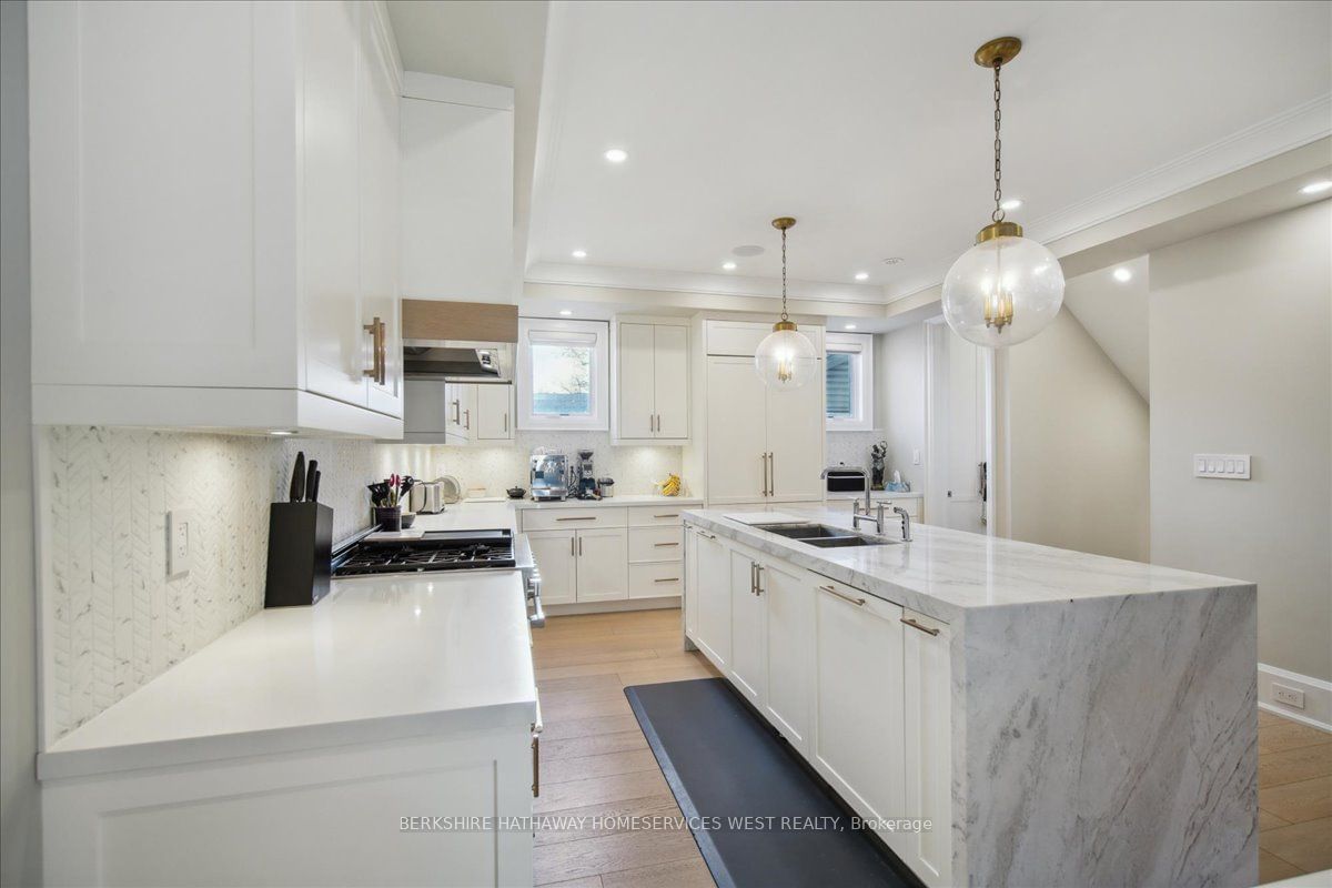 336 Robinson St, unit 2 for sale - image #8