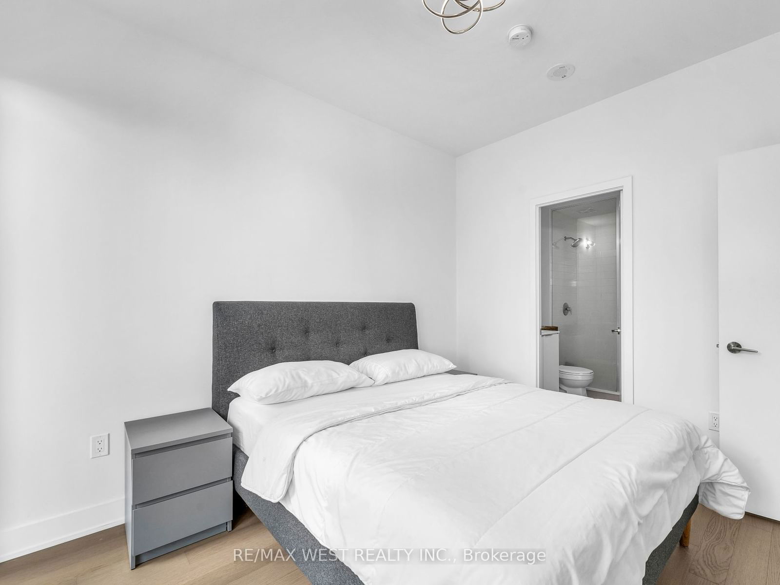 30 Shore Breeze Dr E, unit 530 for sale - image #8