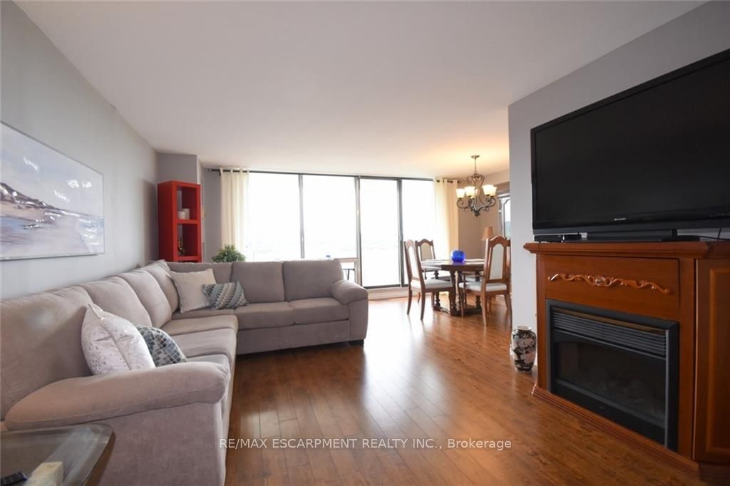 2055 Upper Middle Rd, unit 1610 for sale - image #3