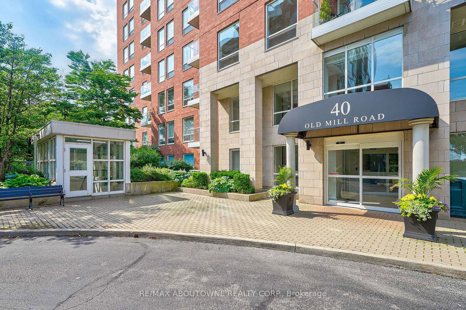 40 Old Mill Rd, unit 204 for sale - image #2