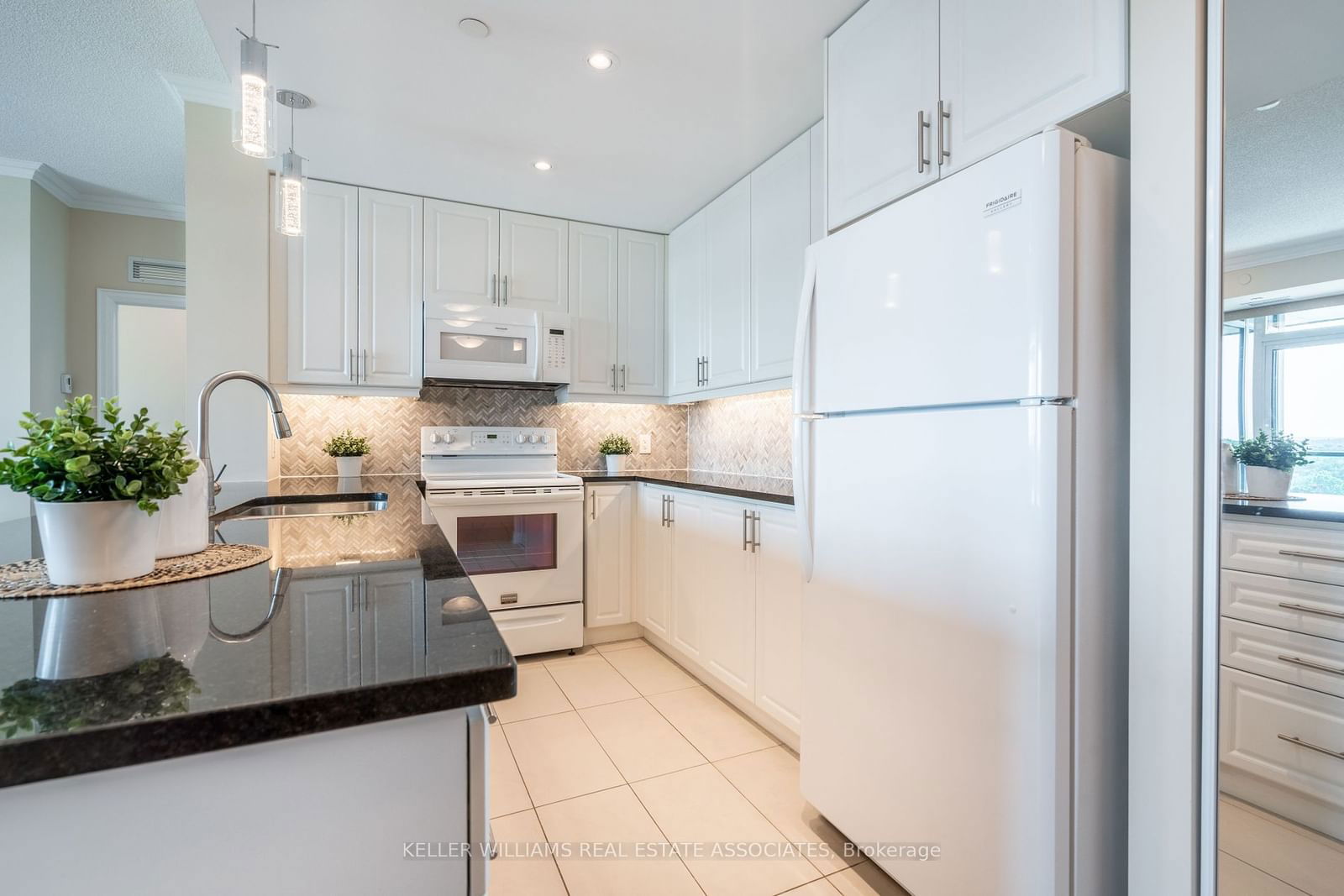 50 Hall Rd, unit 906 for sale - image #9