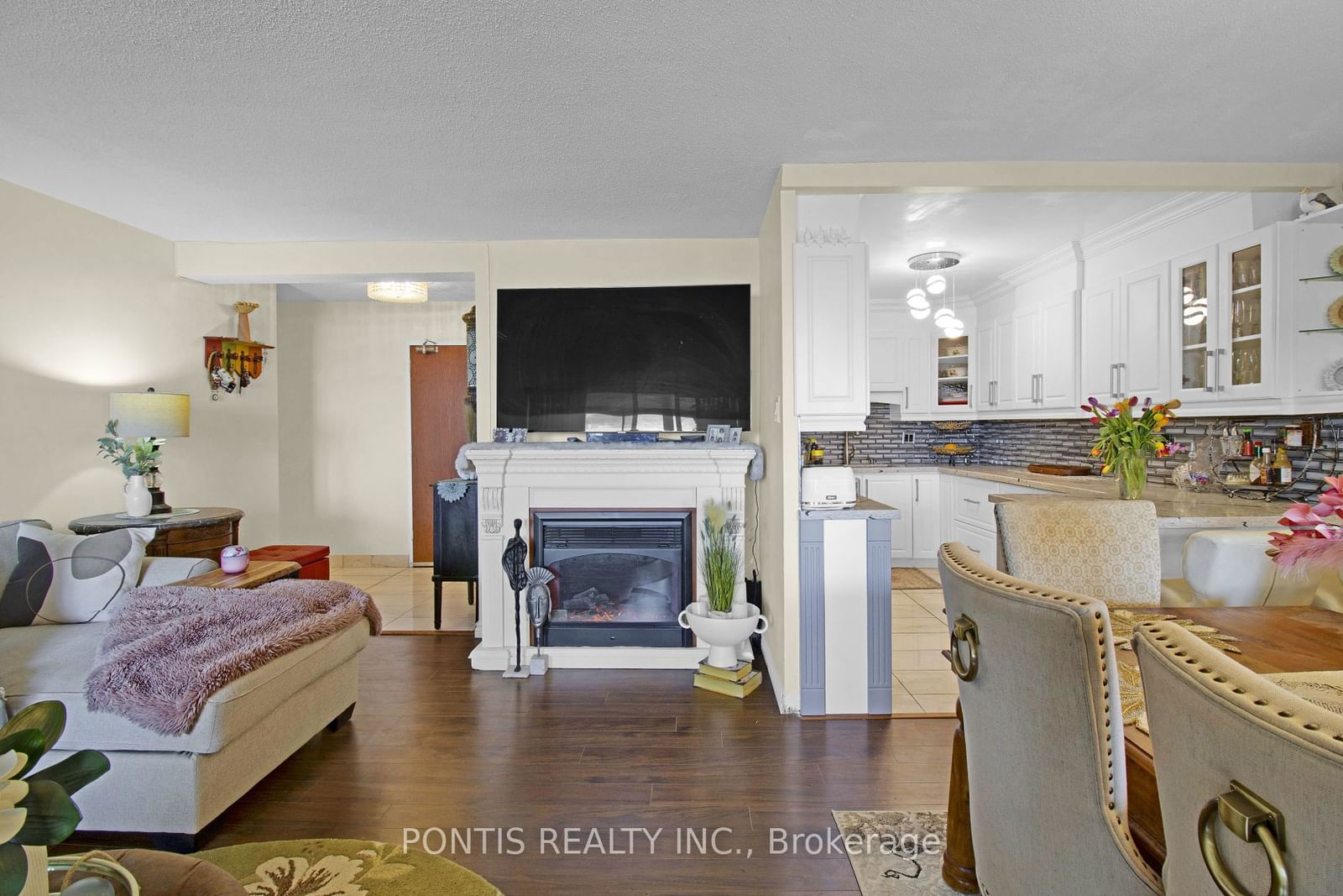 714 The West Mall, unit 1512 for sale - image #2