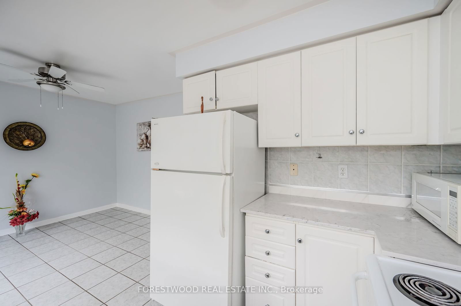 80 Acorn Pl, unit 211 for sale - image #11