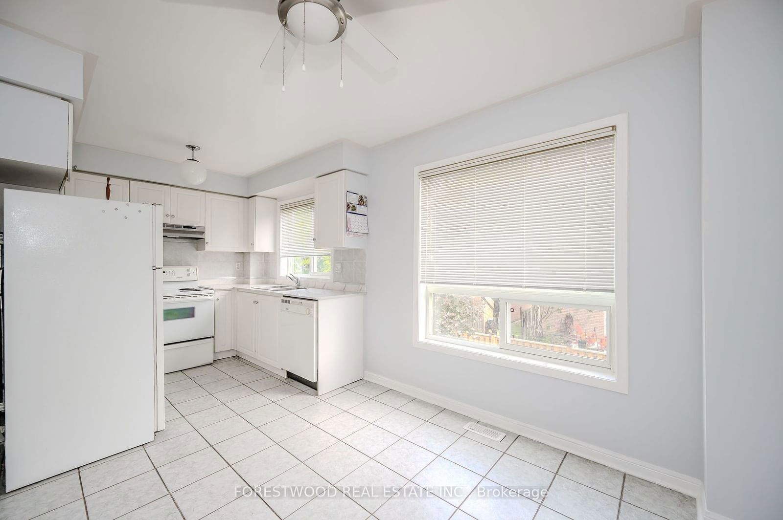 80 Acorn Pl, unit 211 for sale - image #12