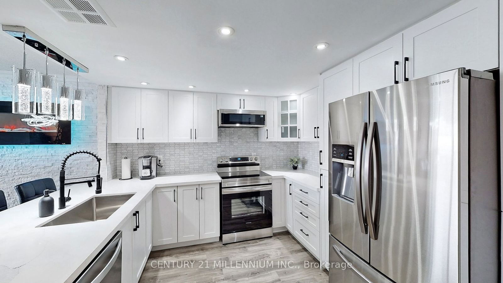 8 Lisa St, unit 1903 for sale - image #5