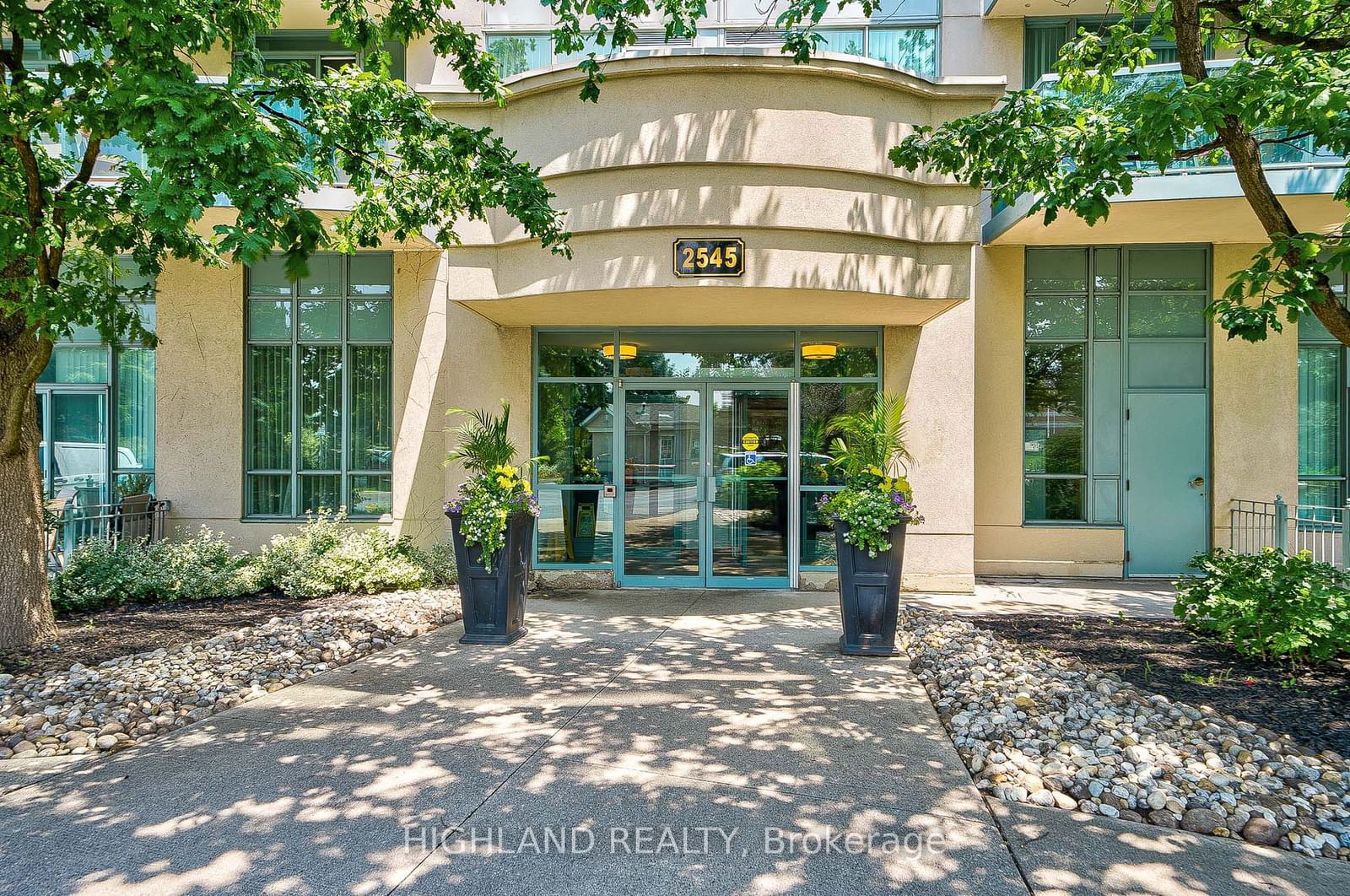 2545 Erin Centre Blvd, unit Ph 06 for sale - image #3