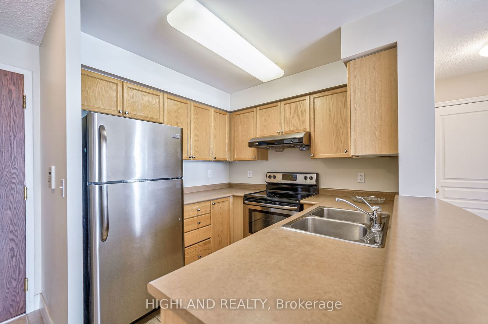 2545 Erin Centre Blvd, unit Ph 06 for sale