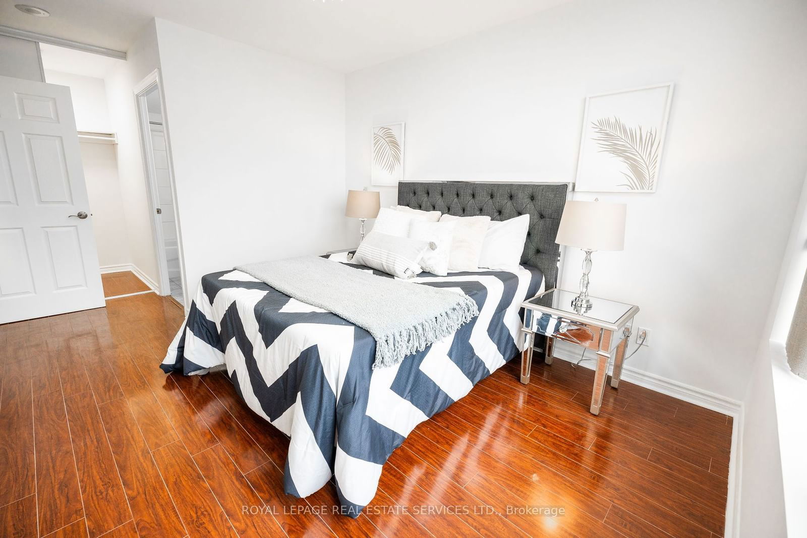 3888 Duke of York Blvd, unit 2831 for sale - image #27