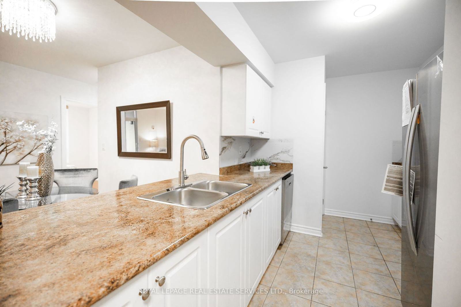 3888 Duke of York Blvd, unit 2831 for sale - image #7