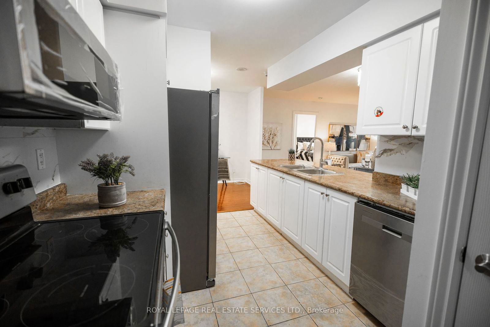 3888 Duke of York Blvd, unit 2831 for sale - image #8