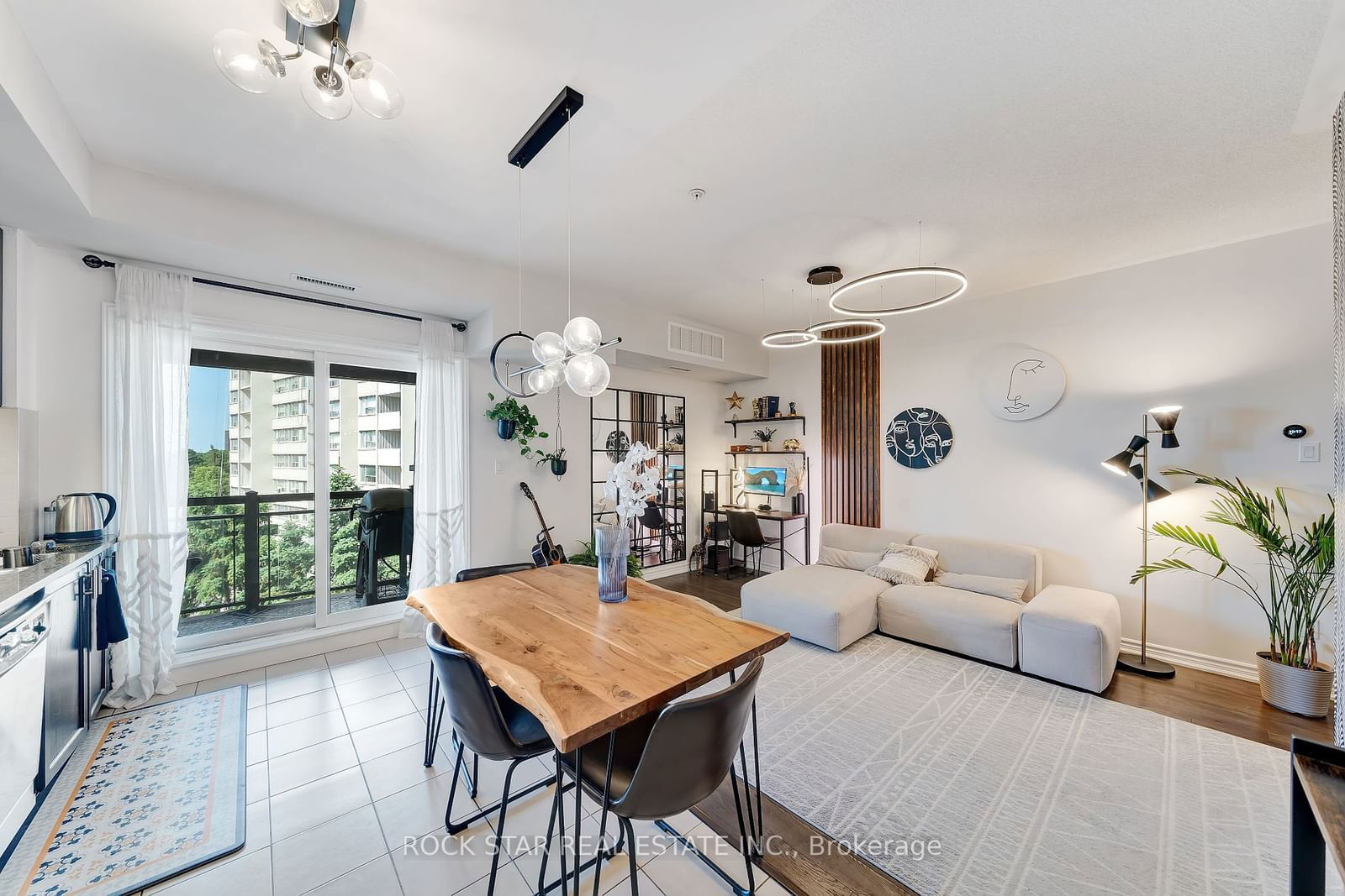 570 Lolita Gdns, unit 405 for sale - image #10