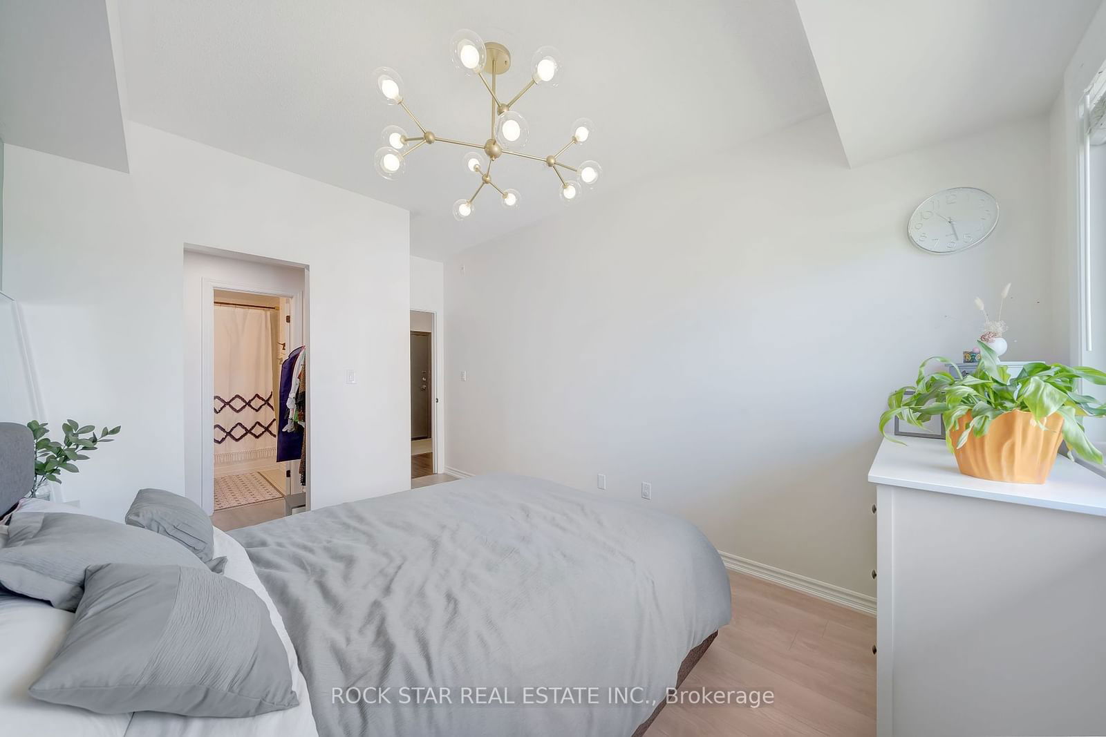 570 Lolita Gdns, unit 405 for sale - image #19