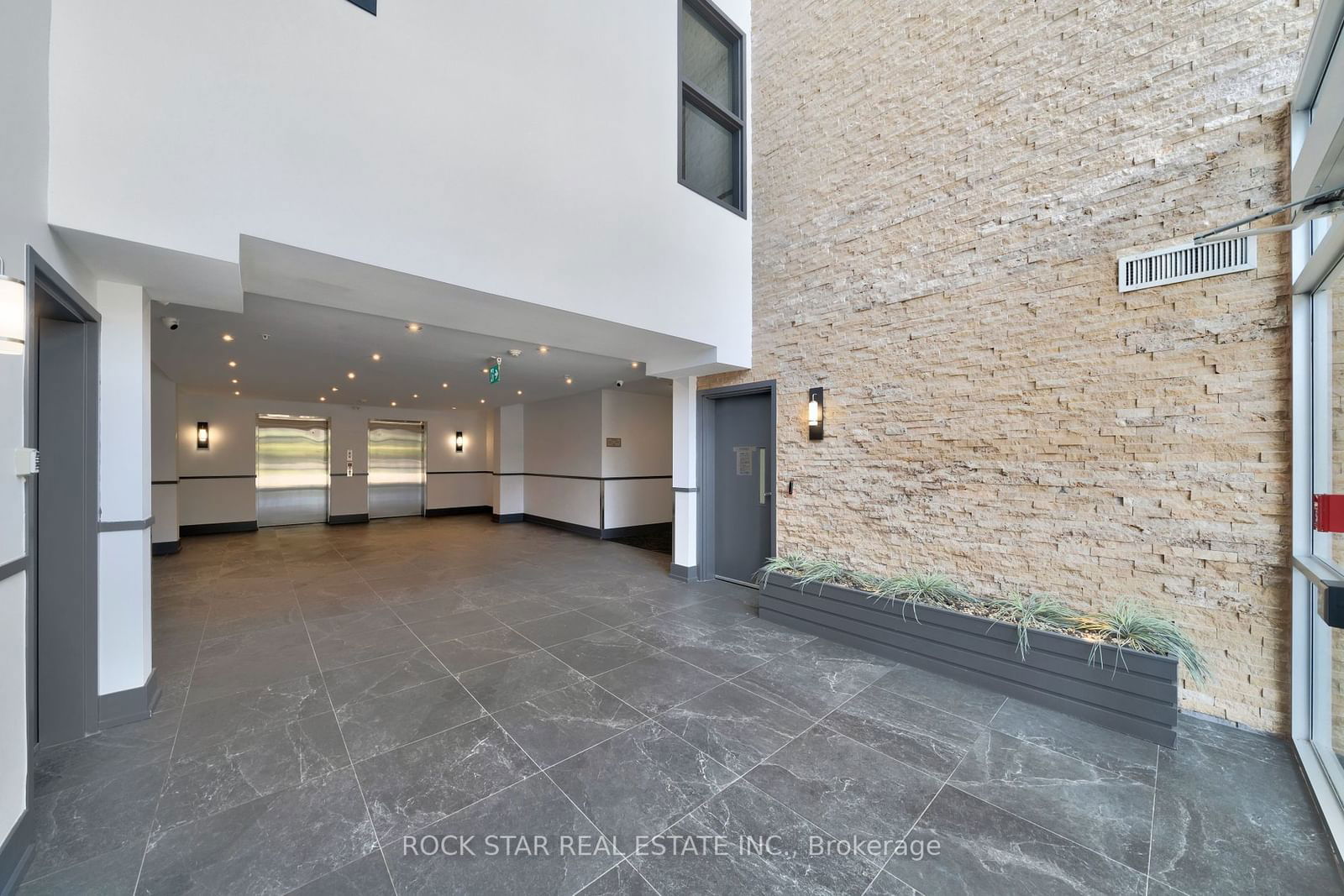 570 Lolita Gdns, unit 405 for sale - image #23