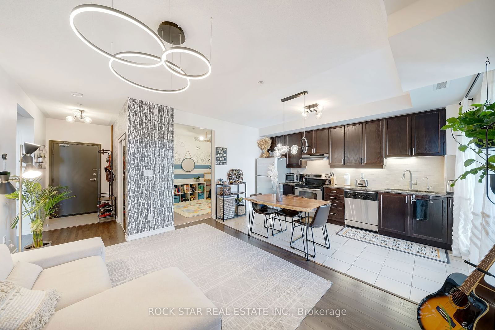 570 Lolita Gdns, unit 405 for sale - image #4