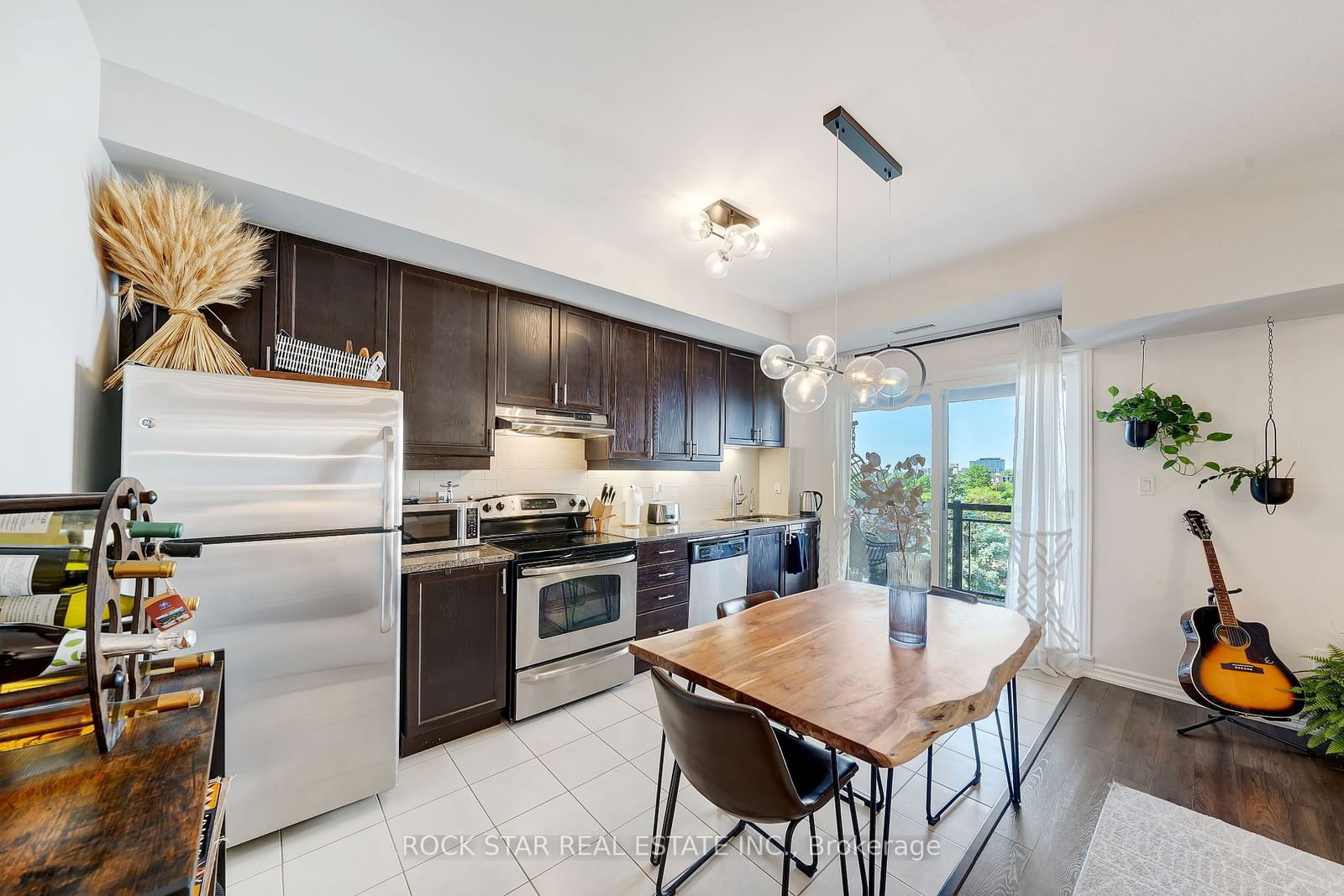 570 Lolita Gdns, unit 405 for sale - image #6