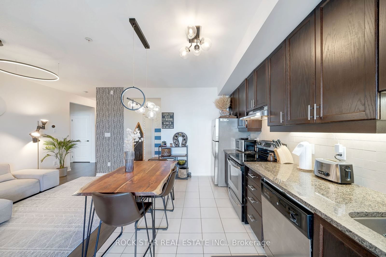 570 Lolita Gdns, unit 405 for sale - image #8