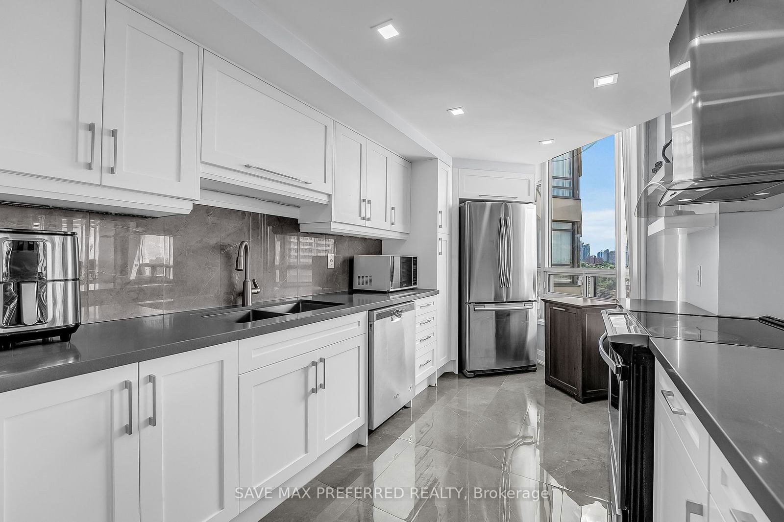 75 King St E, unit 1805 for sale - image #8