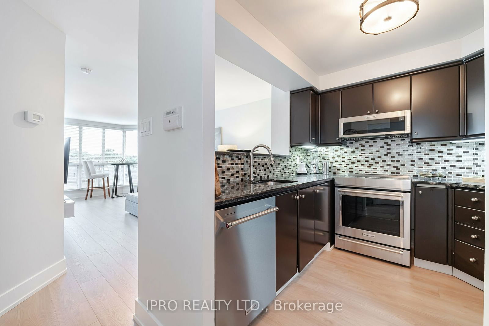 2285 Lake Shore Blvd W, unit 207 for rent