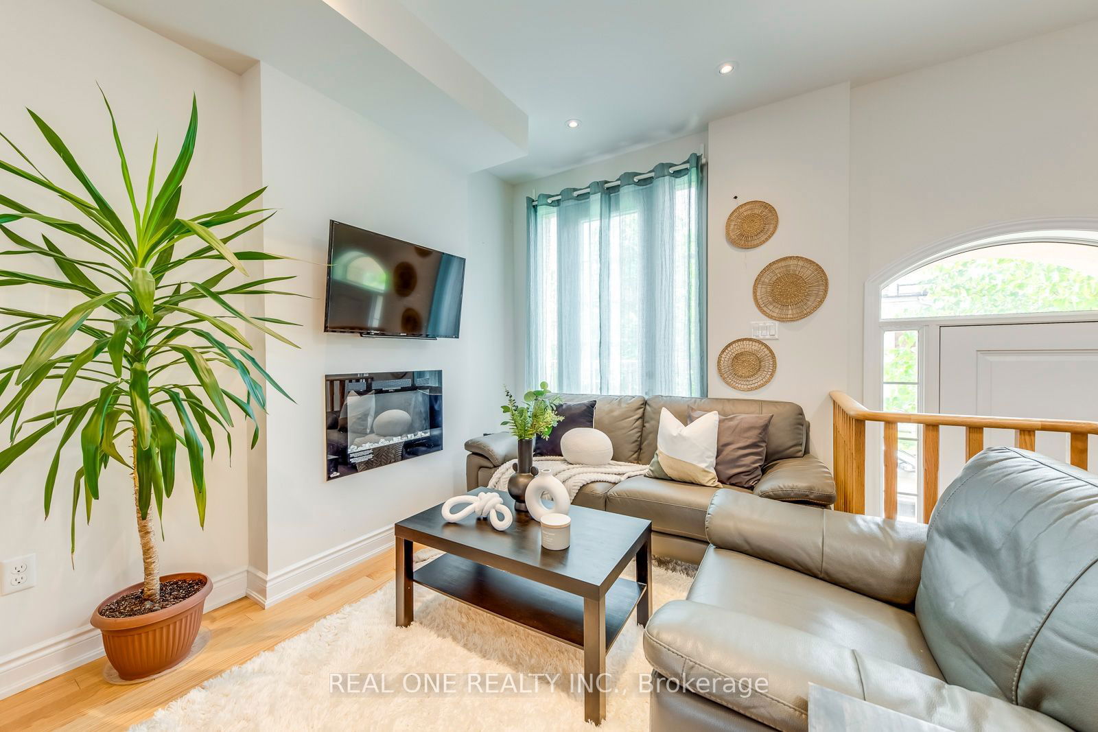 69 Edward Horton Cres for sale  - image #4