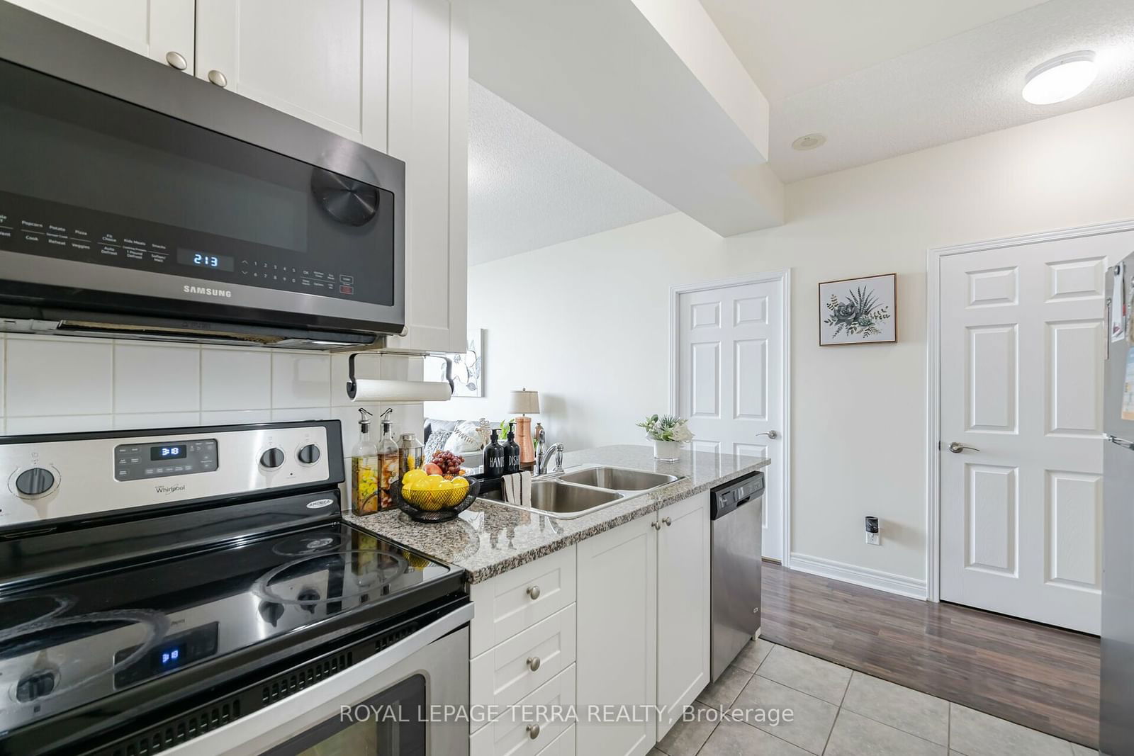 339 Rathburn Rd W, unit 1701 for sale