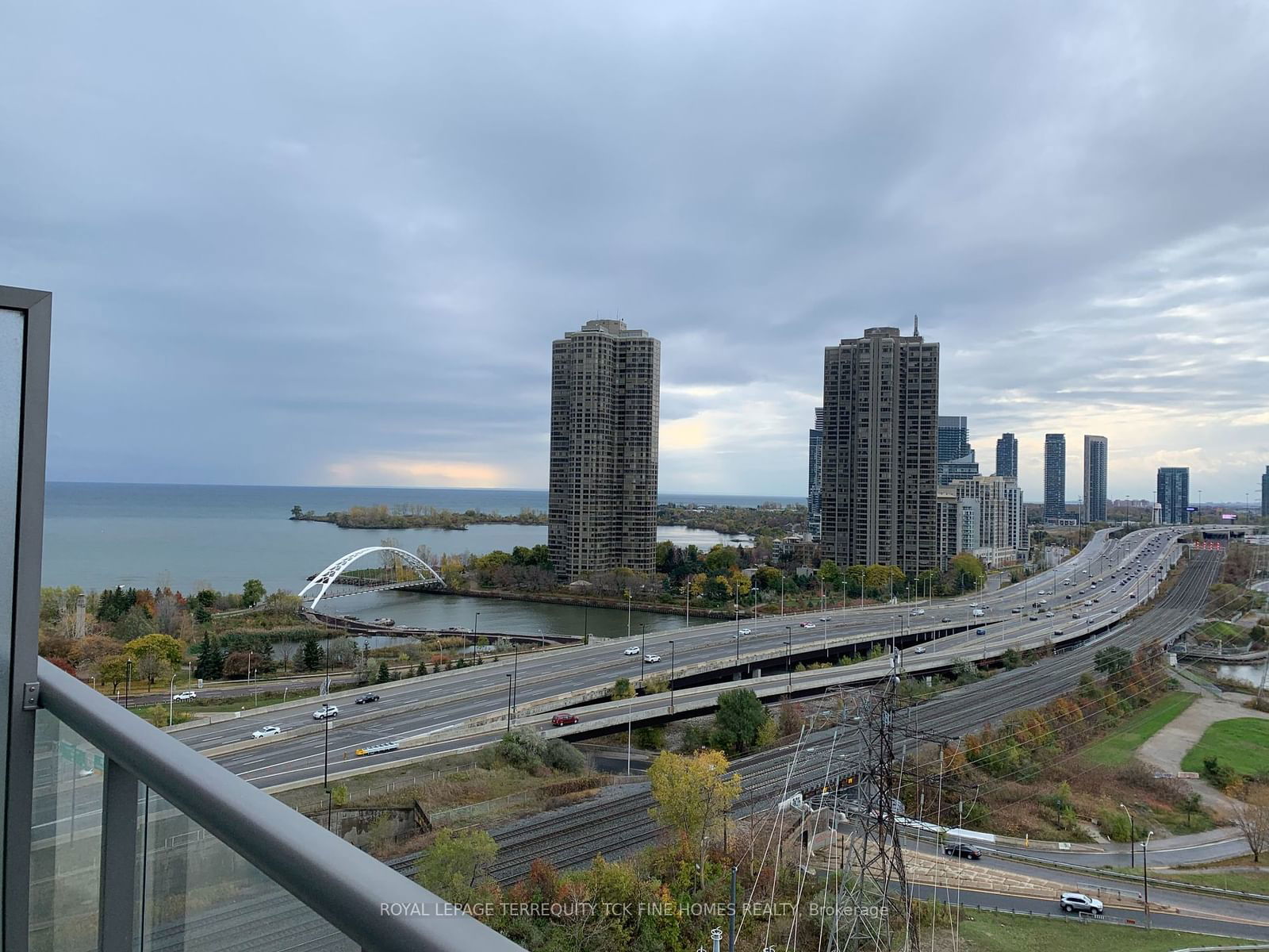 105 The Queensway Ave, unit 1609 for rent - image #10