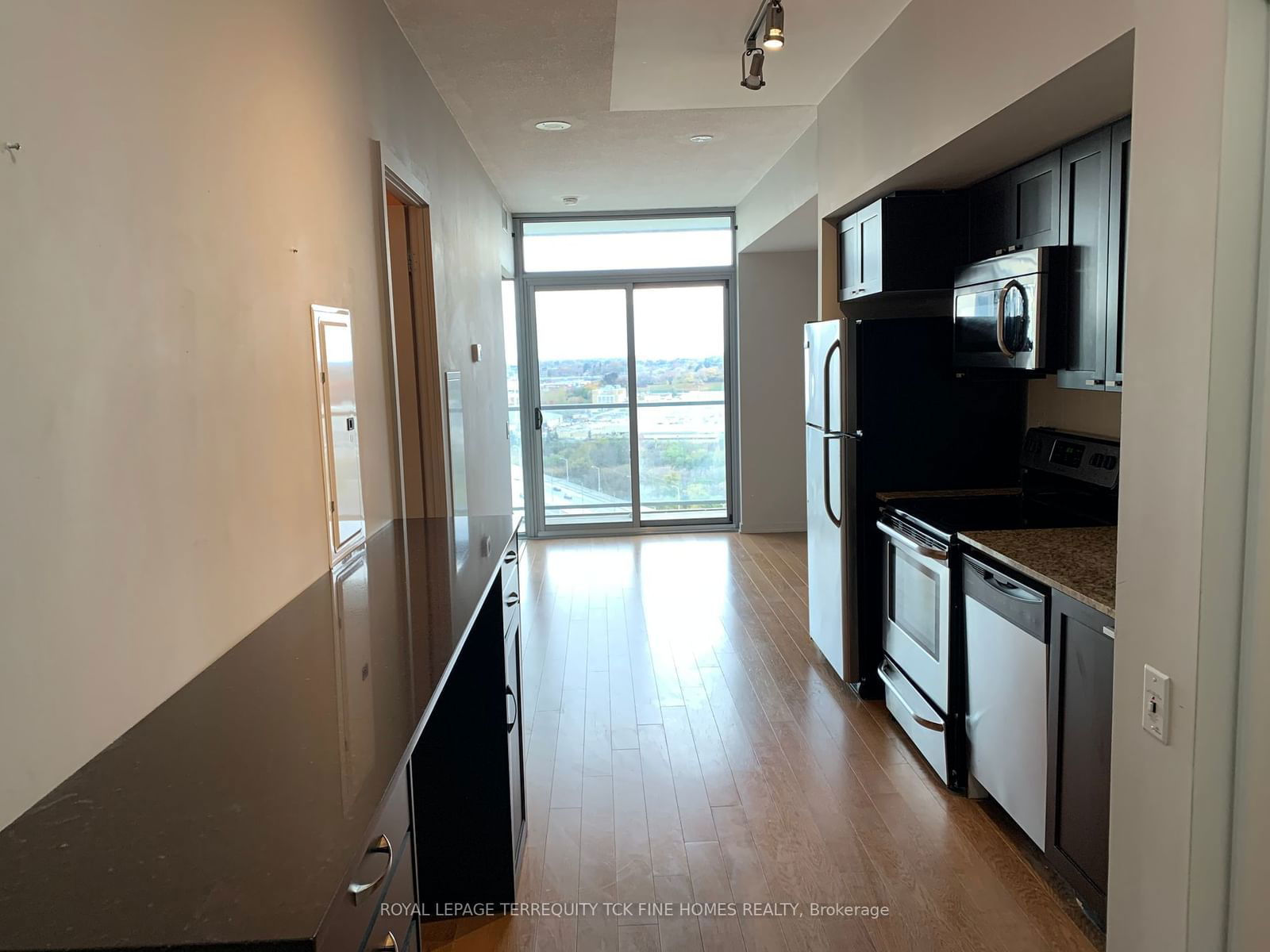 105 The Queensway Ave, unit 1609 for rent - image #3