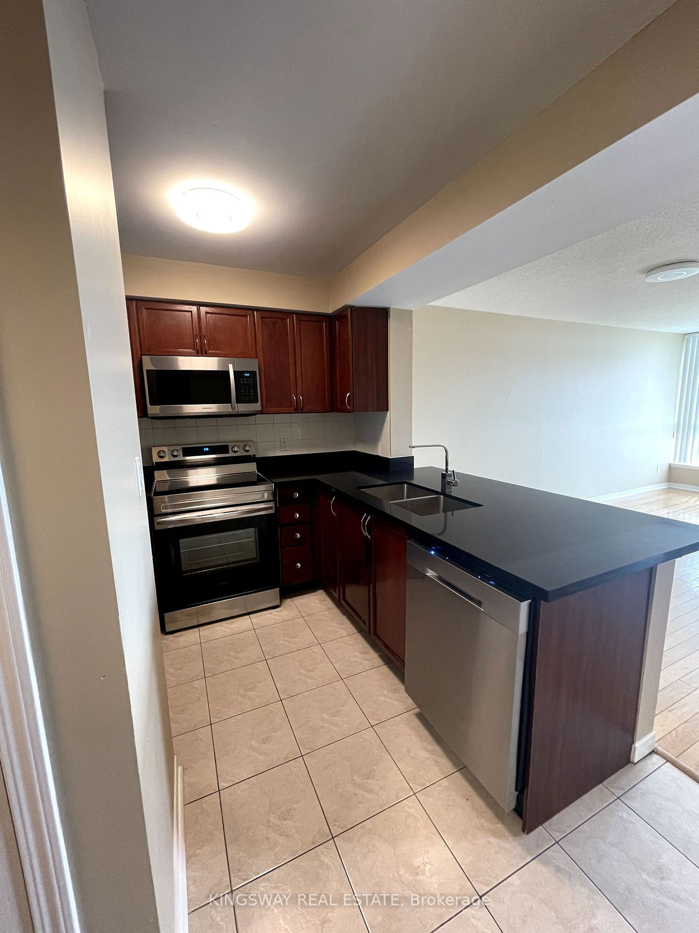 4879 Kimbermount Ave, unit 502 for rent - image #2