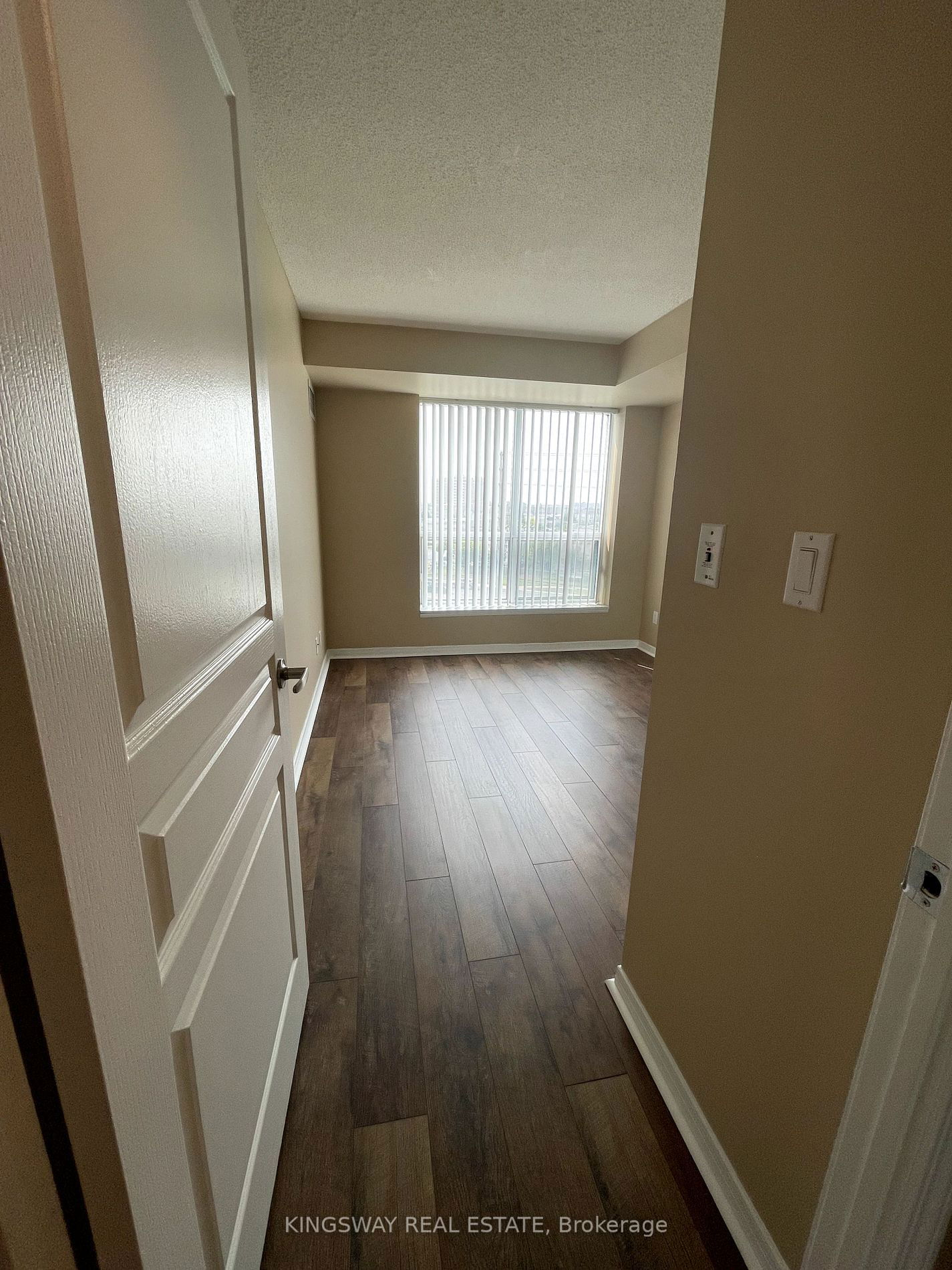 4879 Kimbermount Ave, unit 502 for rent - image #6
