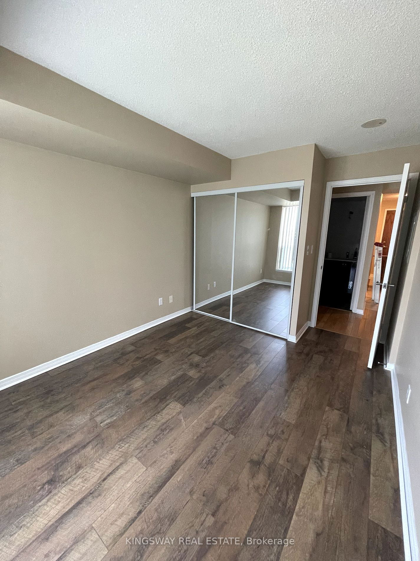 4879 Kimbermount Ave, unit 502 for rent - image #7