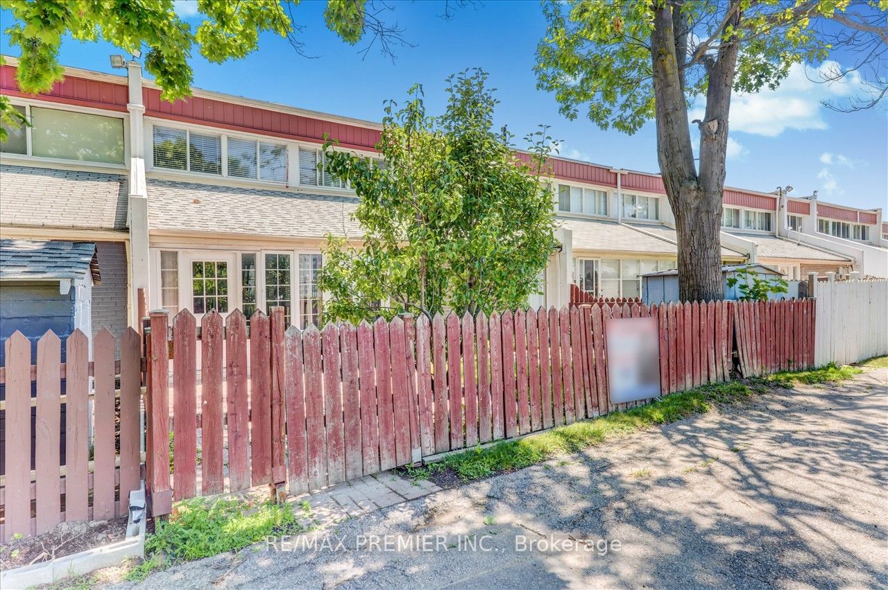 2901 Jane St, unit 9 for sale