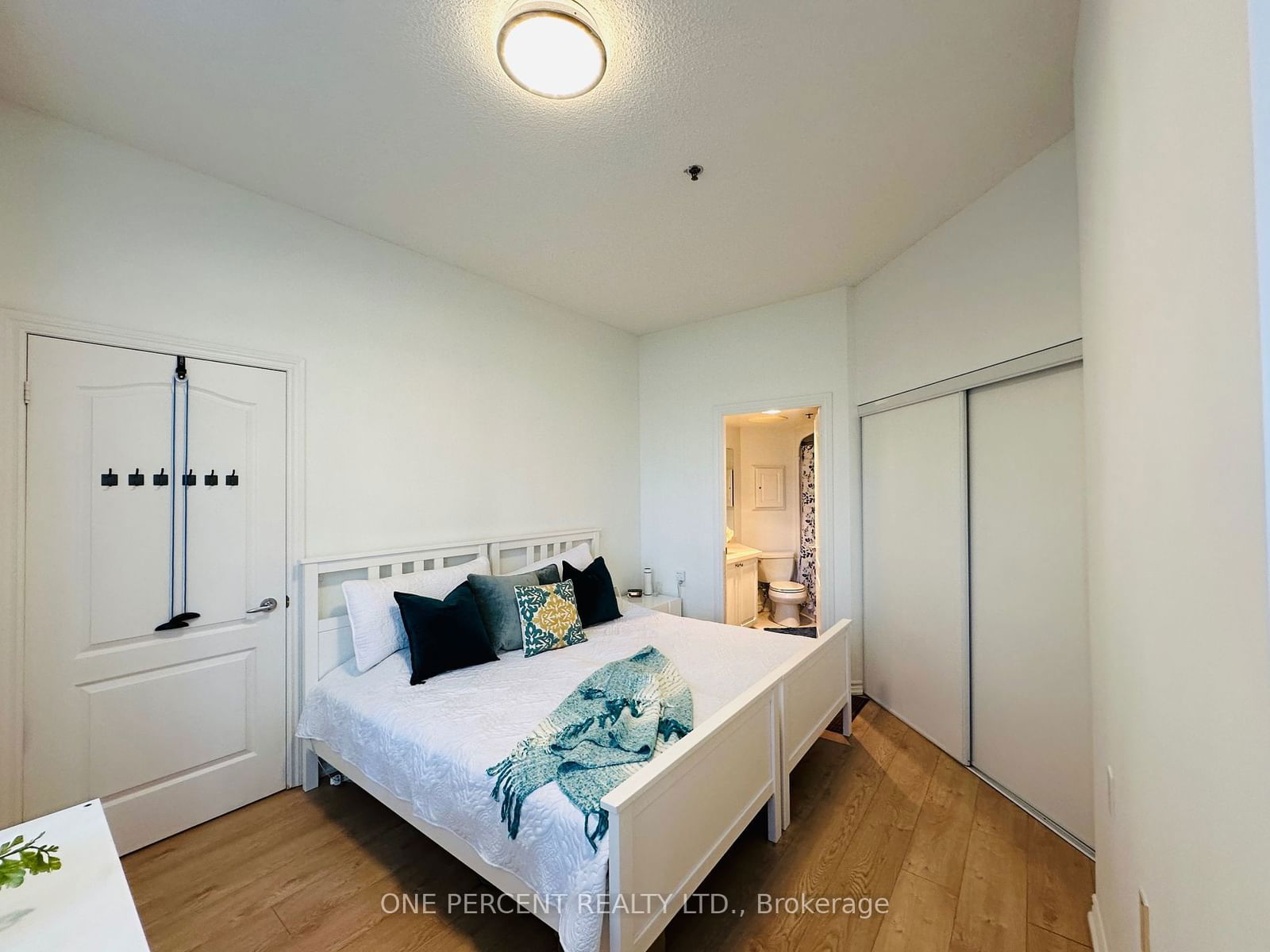 4640 Kimbermount Ave, unit 103 for sale - image #24