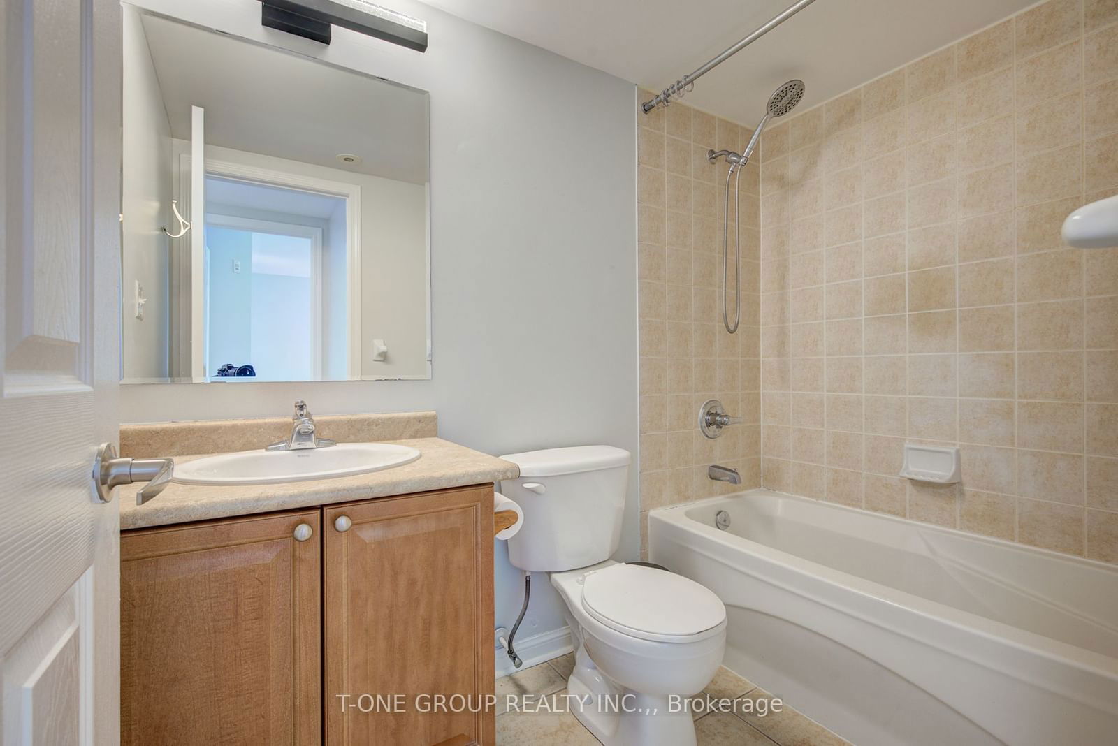 760 Neighbourhood Circ, unit 3 for sale - image #12