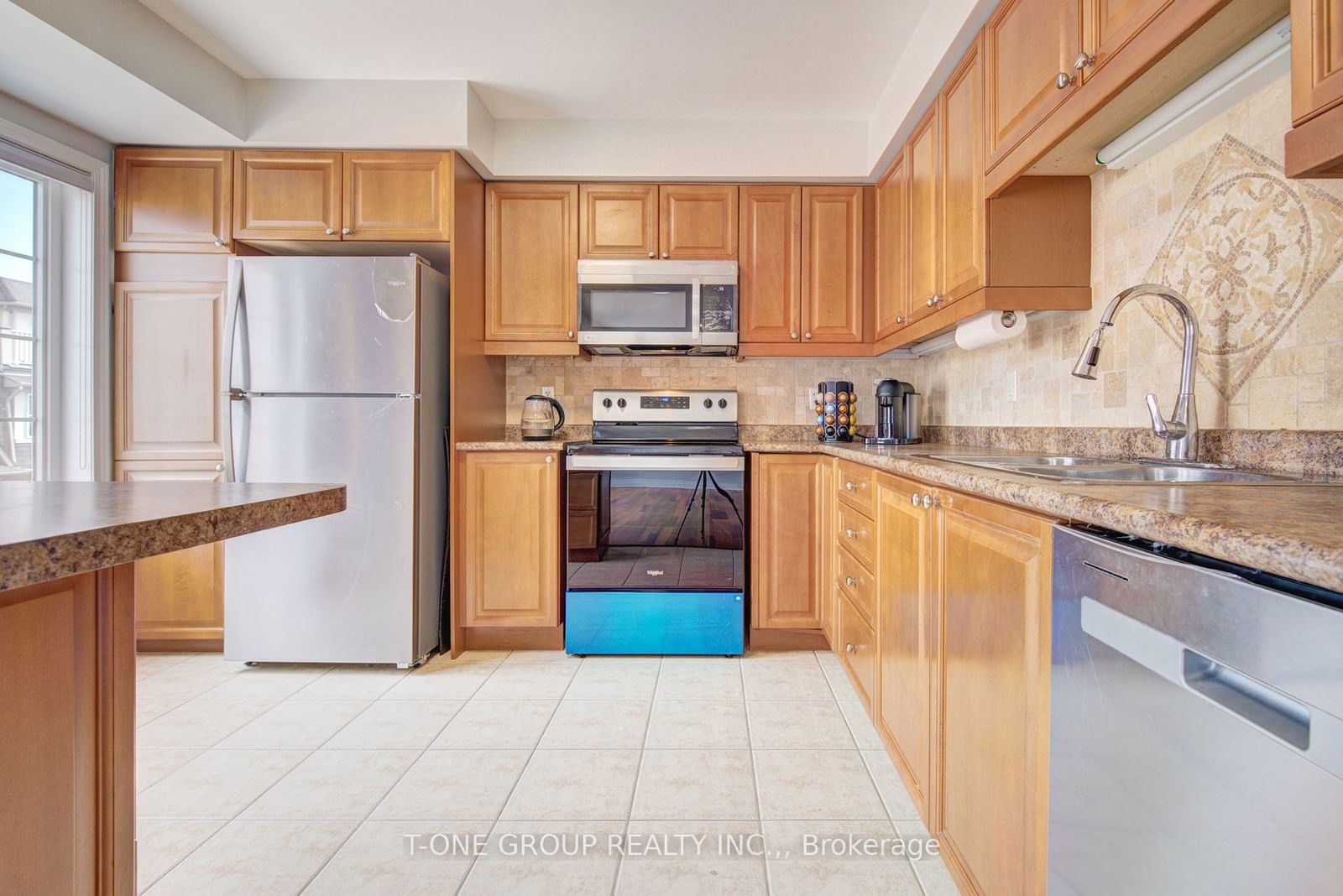 760 Neighbourhood Circ, unit 3 for sale - image #9