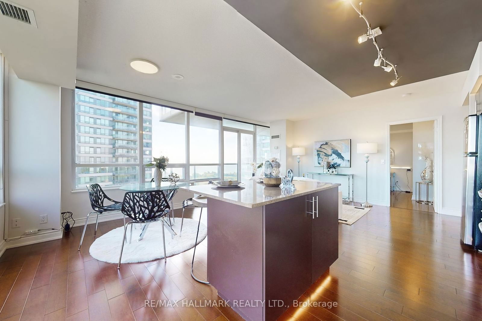 15 Legion Rd, unit 1806 for sale - image #10