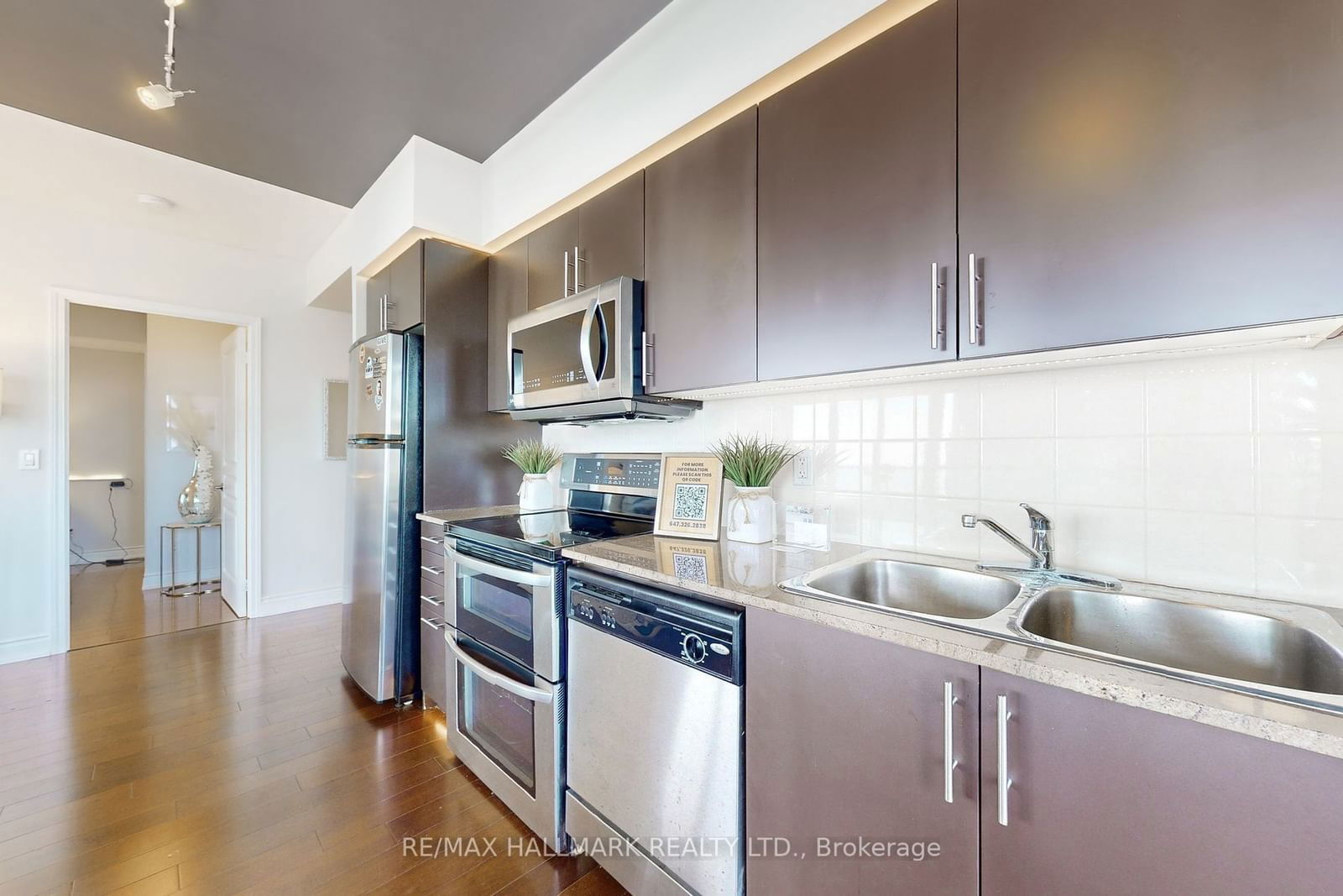 15 Legion Rd, unit 1806 for sale - image #7