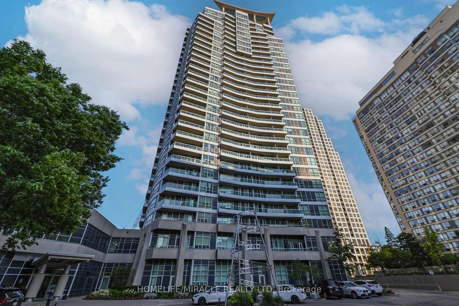 33 Elm Dr W, unit 502 for sale - image #2