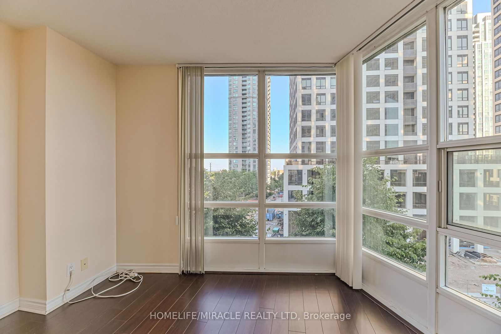 33 Elm Dr W, unit 502 for sale - image #22