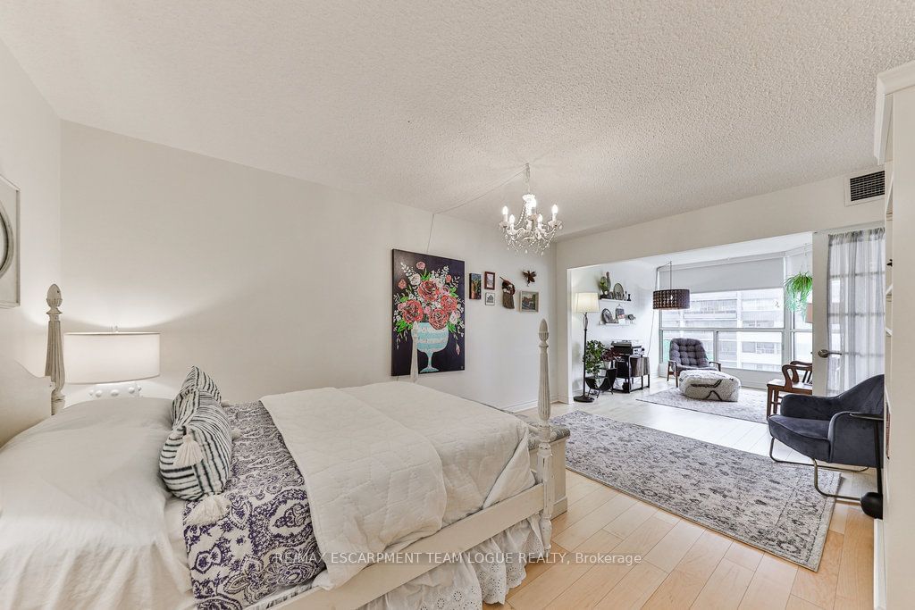 1237 North Shore Blvd E, unit 703 for sale - image #15