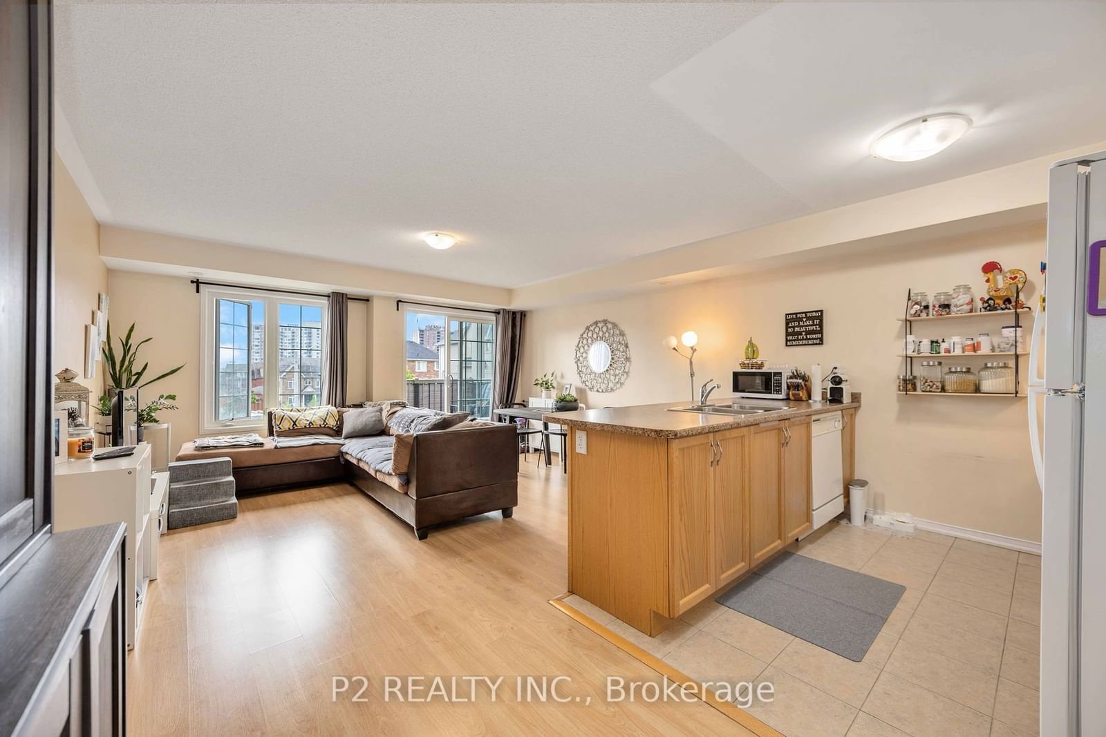 145 Isaac Devins Blvd, unit 6 for sale