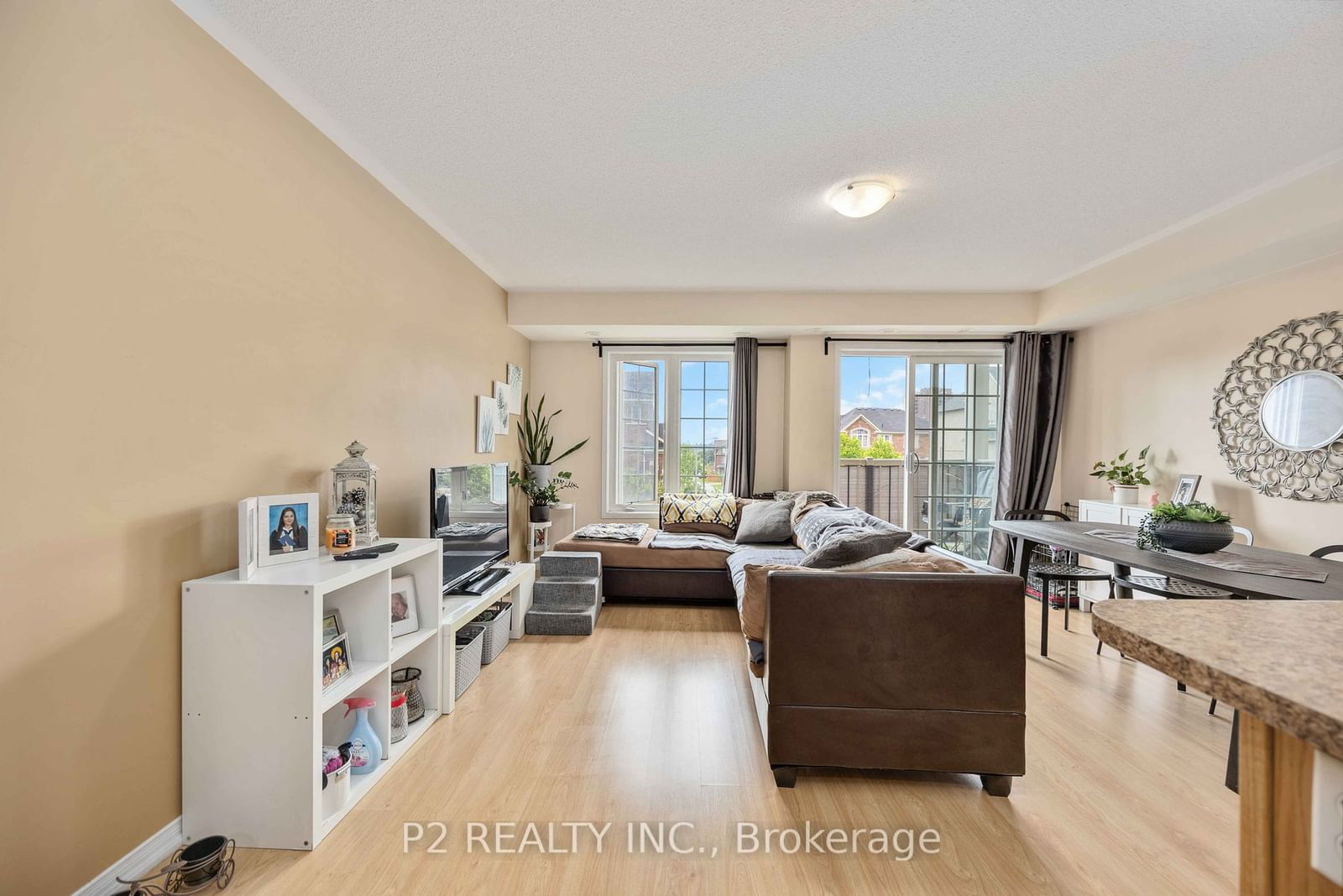 145 Isaac Devins Blvd, unit 6 for sale