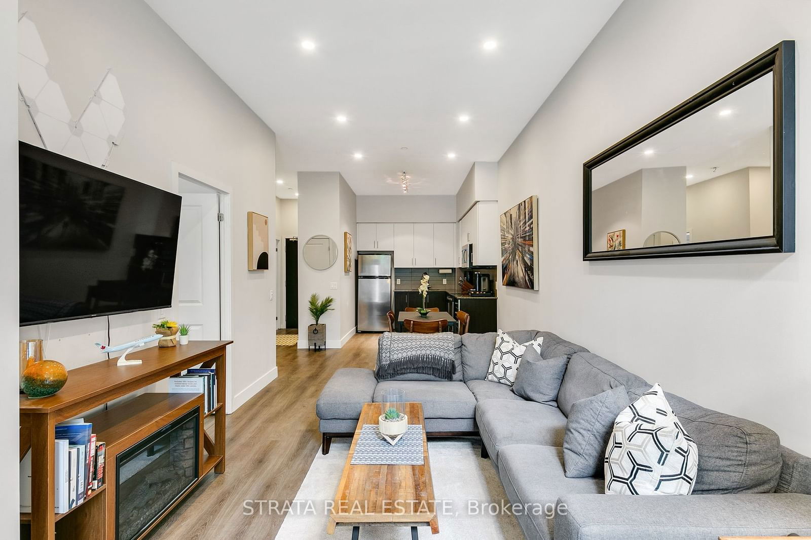 8 Fieldway Rd, unit 102 for sale - image #4