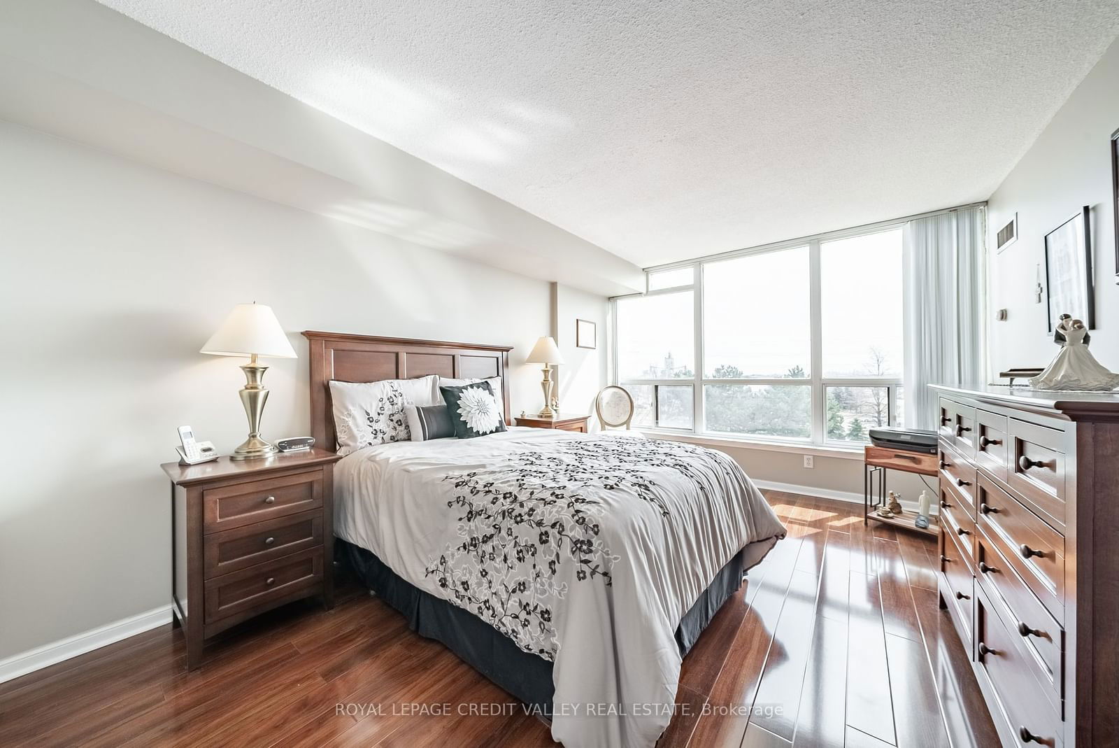 12 Laurelcrest St, unit 401 for sale