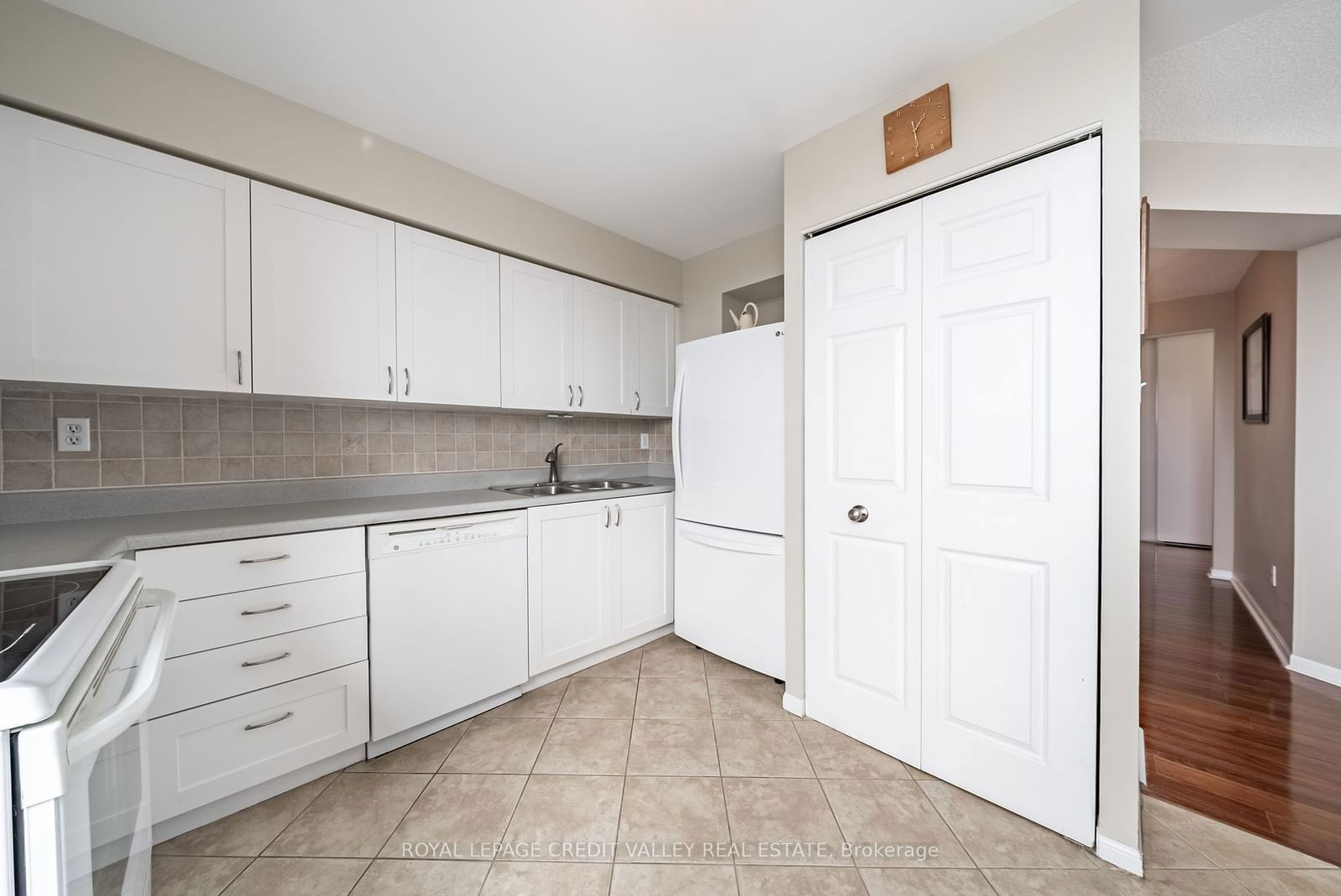 12 Laurelcrest St, unit 401 for sale - image #5