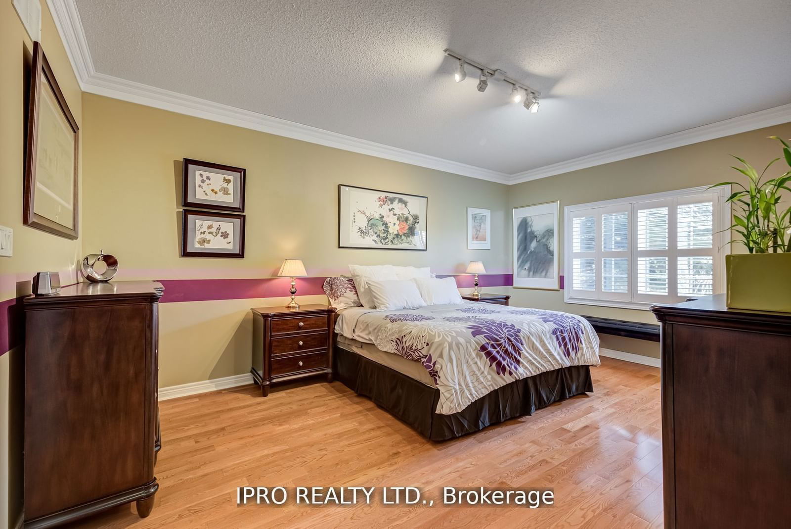 Rosedale Village - Model Court, Brampton, Toronto