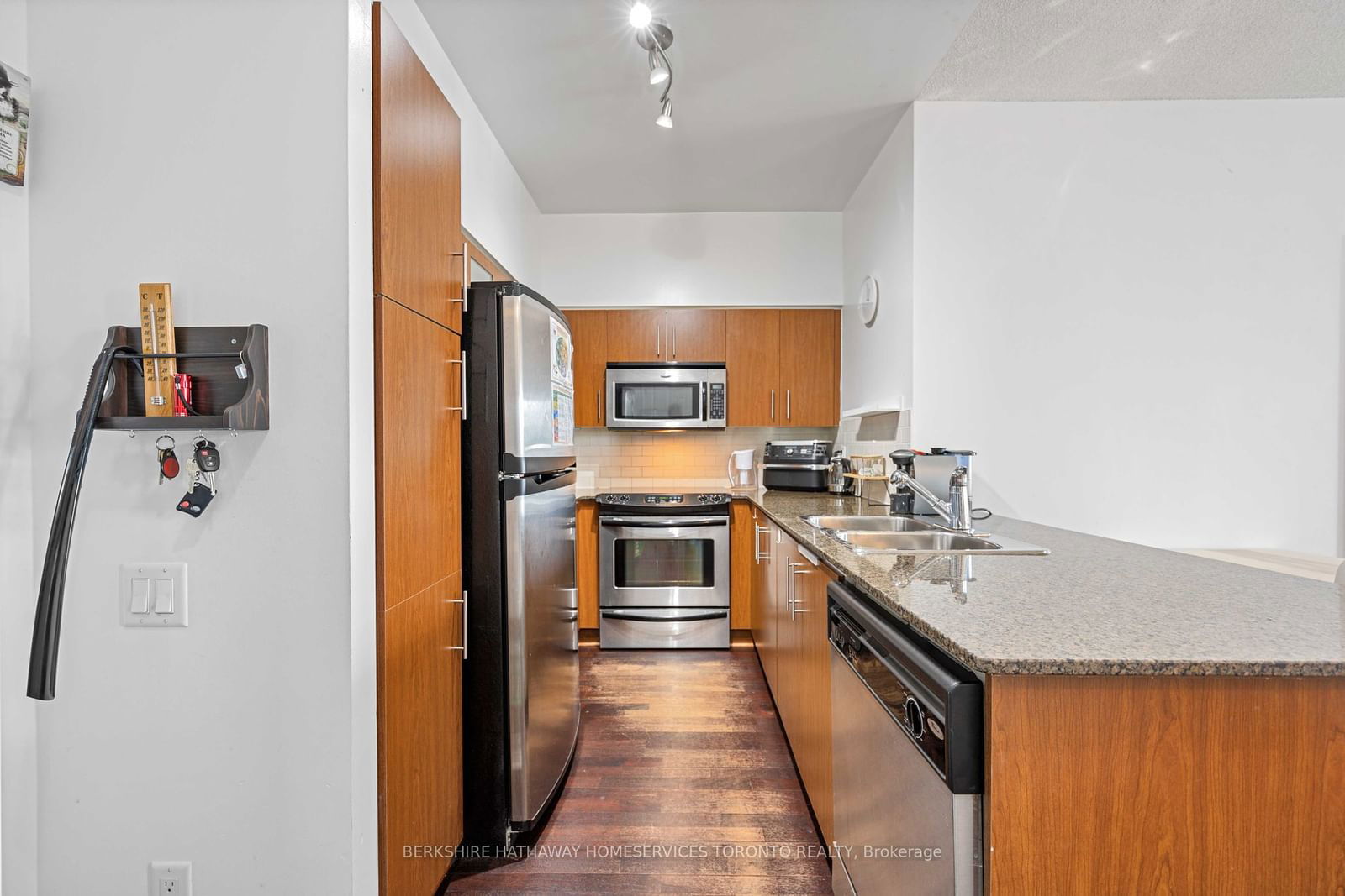 15 Windermere Ave, unit 1708 for sale - image #5