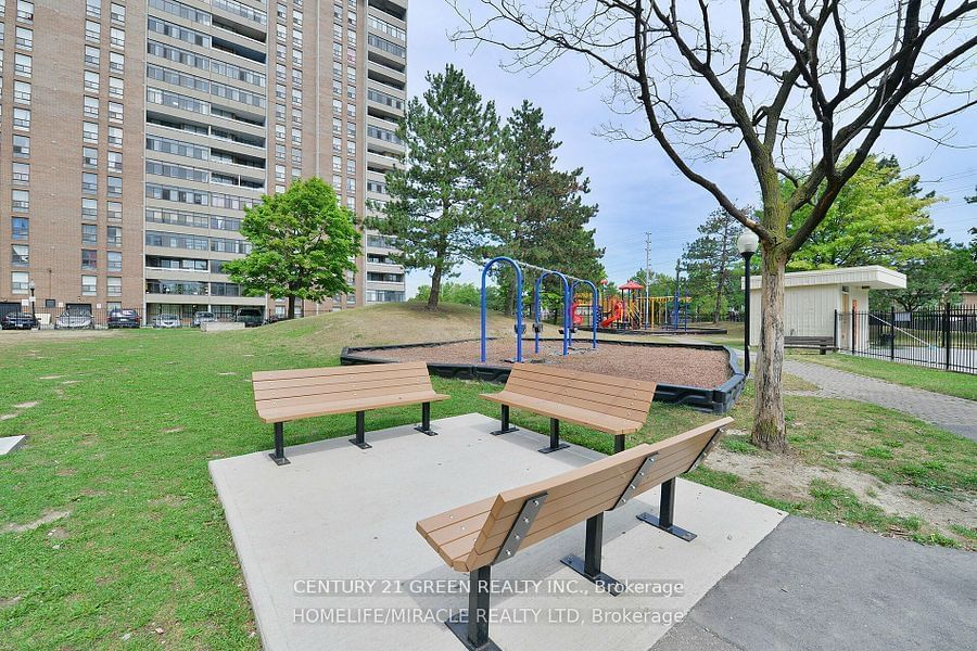 25 Kensington Rd, unit 1710 for sale - image #2